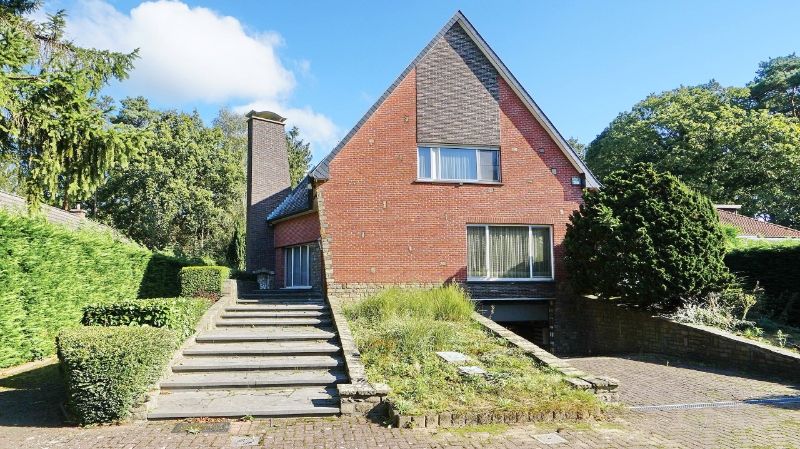 Hoofdfoto van de publicatie: Villa van 224m² op 10 are