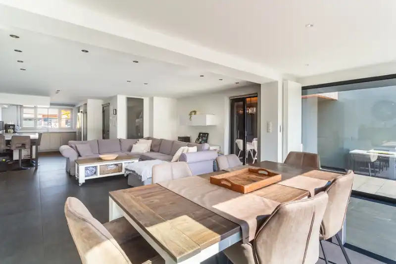 Verrassend ruime woning met zwembad! foto 12