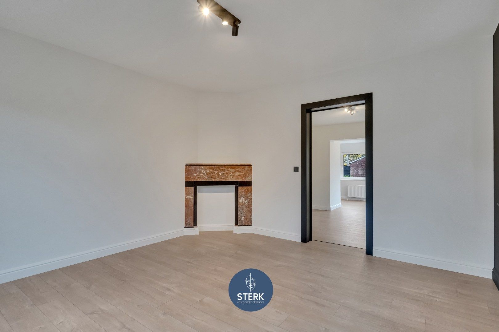 GELIJKVLOERS 1 SLPK-APPARTEMENT MET TUIN IN ZUTENDAAL !  foto 8