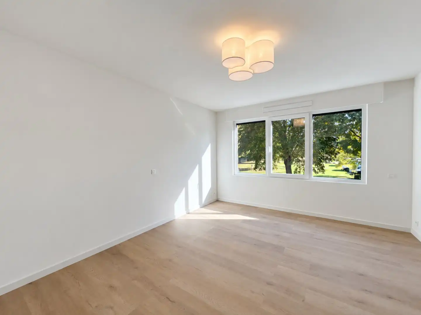 Luxe woning met 5 kamers, grote garage, grote uitbouw en een aangename tuin foto 9