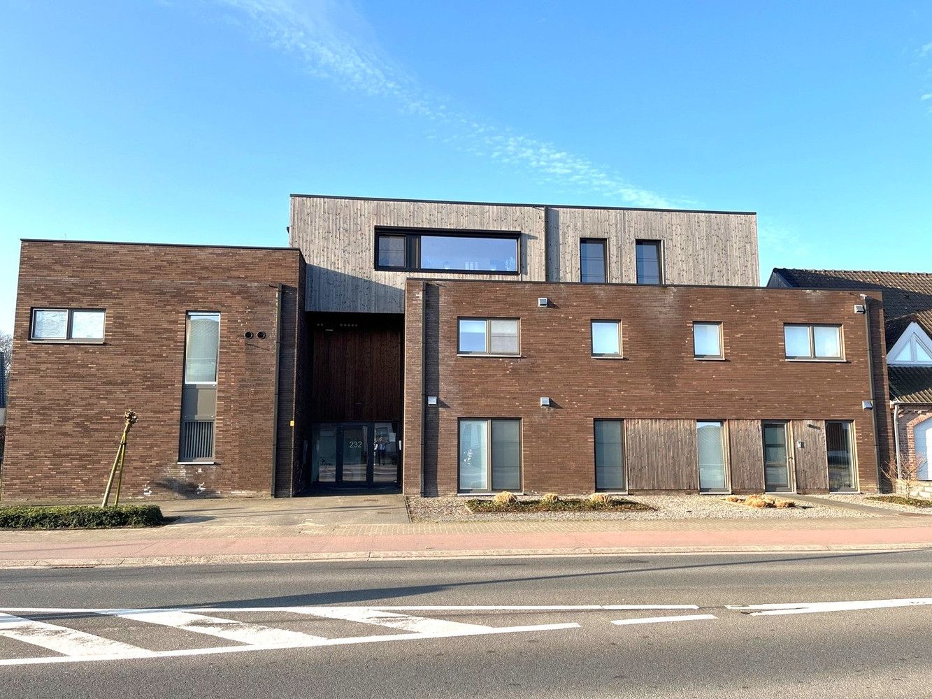 Modern gelijkvloers appartement met terras en tuintje in Opitter foto 2