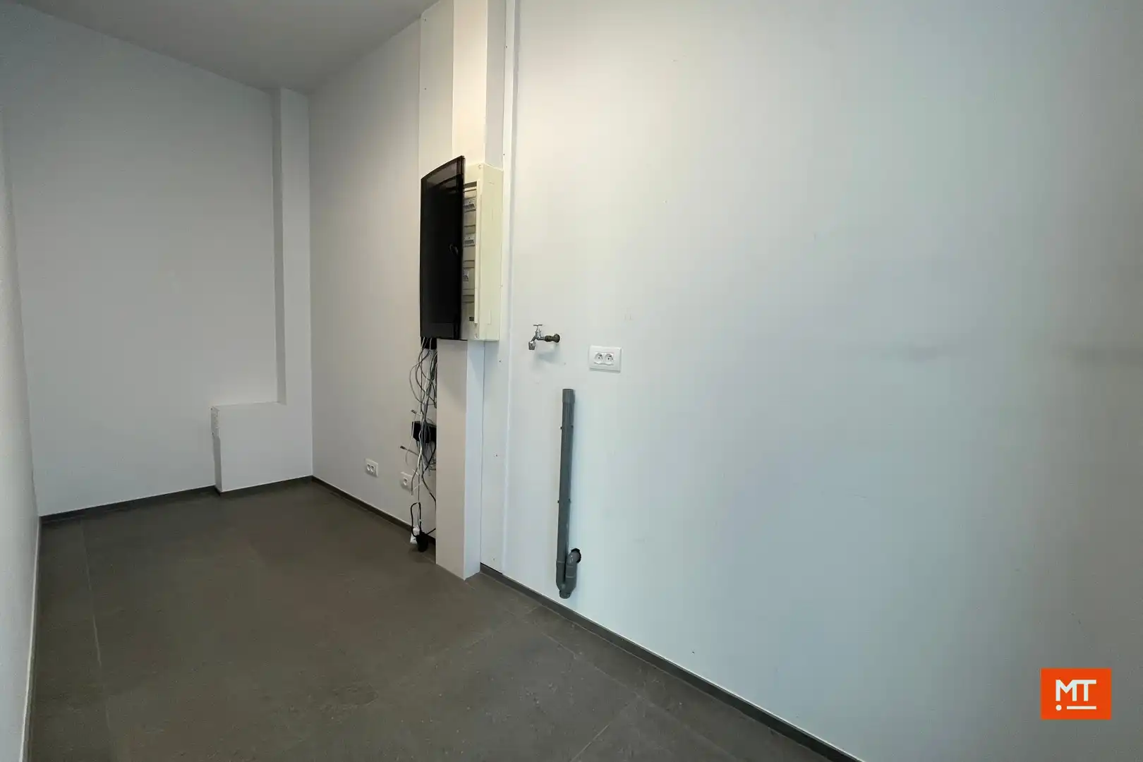 Duplex-appartement met 2 slaapkamers en ruim terras te Beselare foto 4