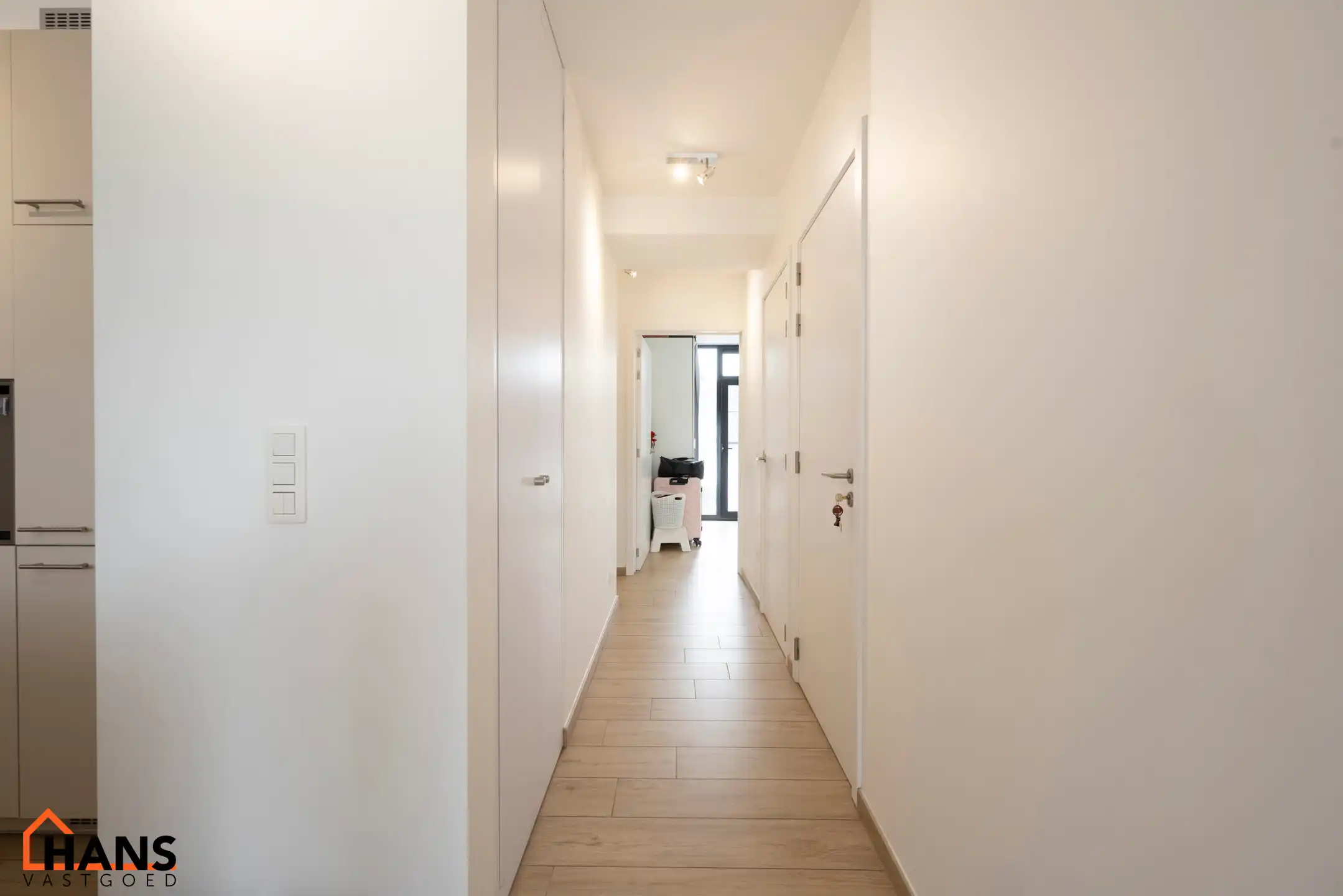 Appartement met garagebox en staanplaats. foto 6