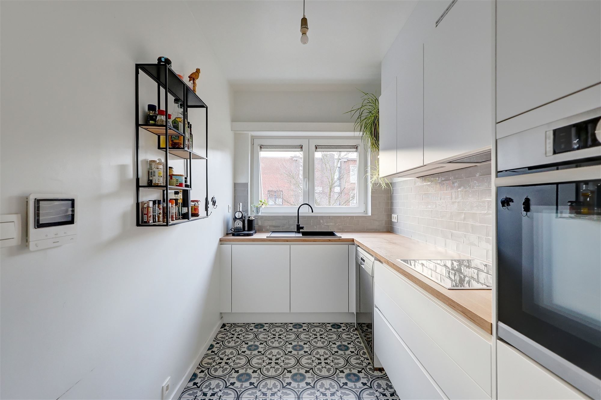 Appartement met 2 slaapkamers, kelder en garage centrum Wilrijk foto 4