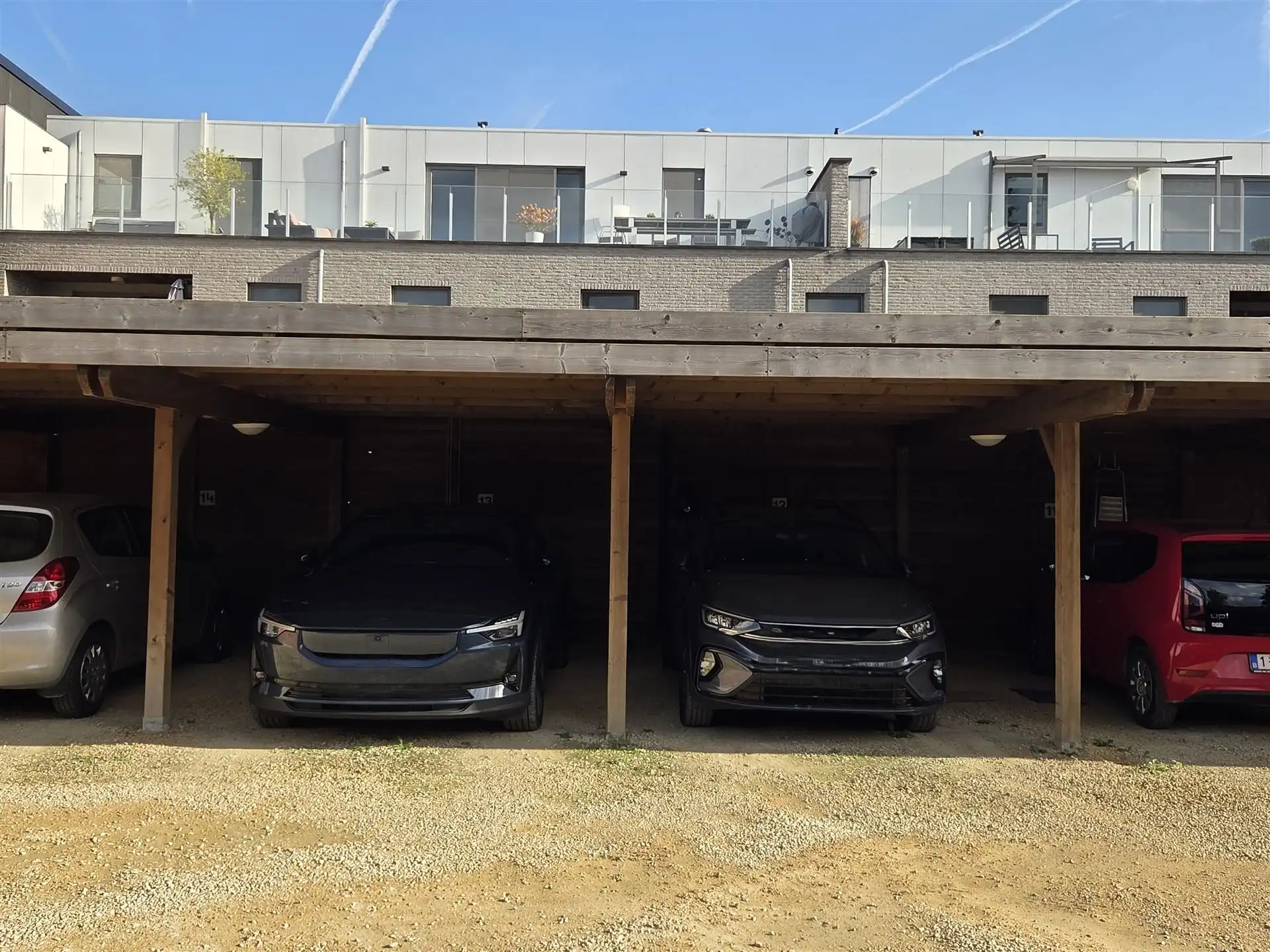 Energiezuinig appartement met 2 slks, zeer groot terras, carport en kelderberging foto 16