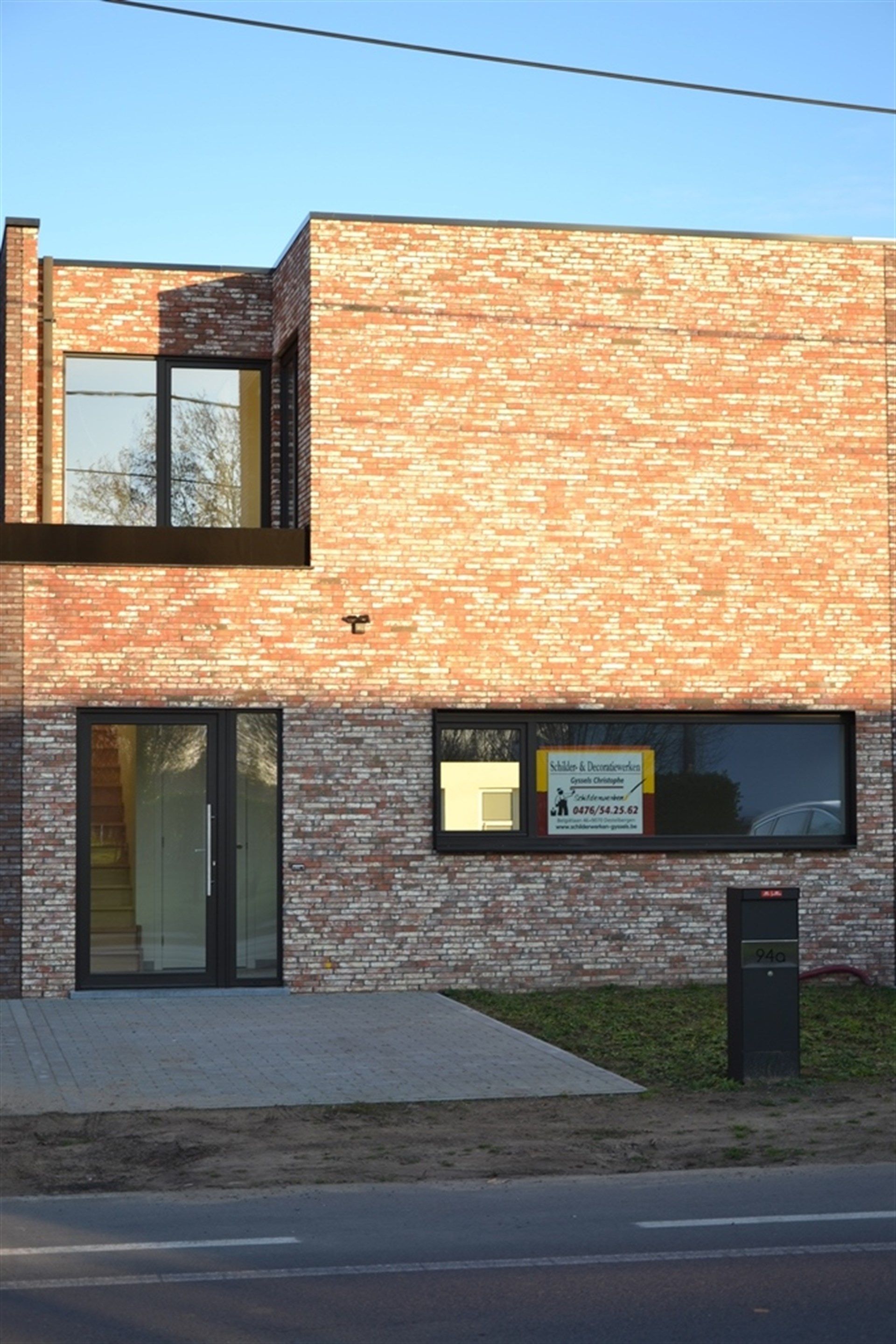 Instapklare BEN  nieuwbouwwoning met terras en tuintje. foto 1