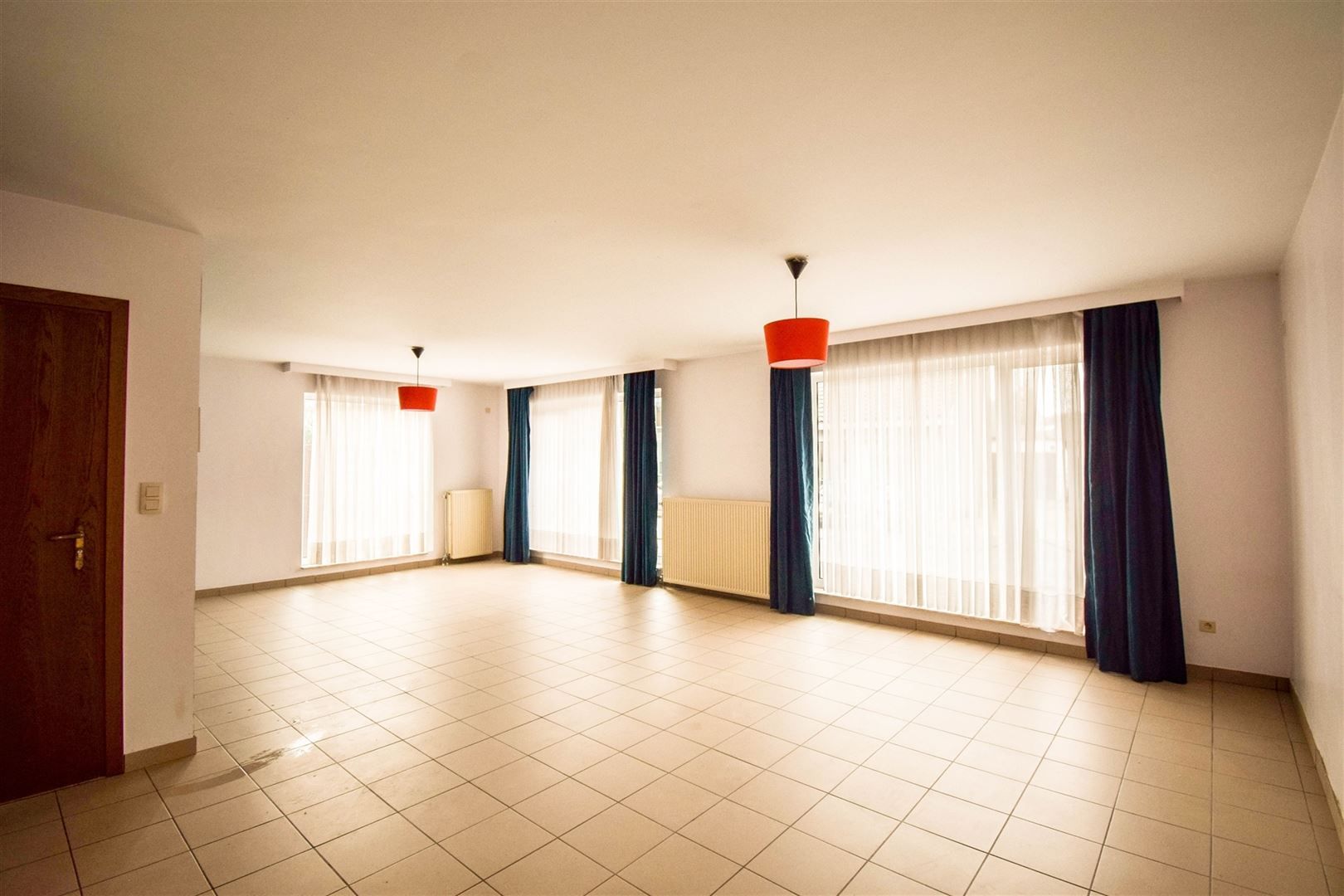 Zeer ruim gelijkvloers appartement met garage foto 2