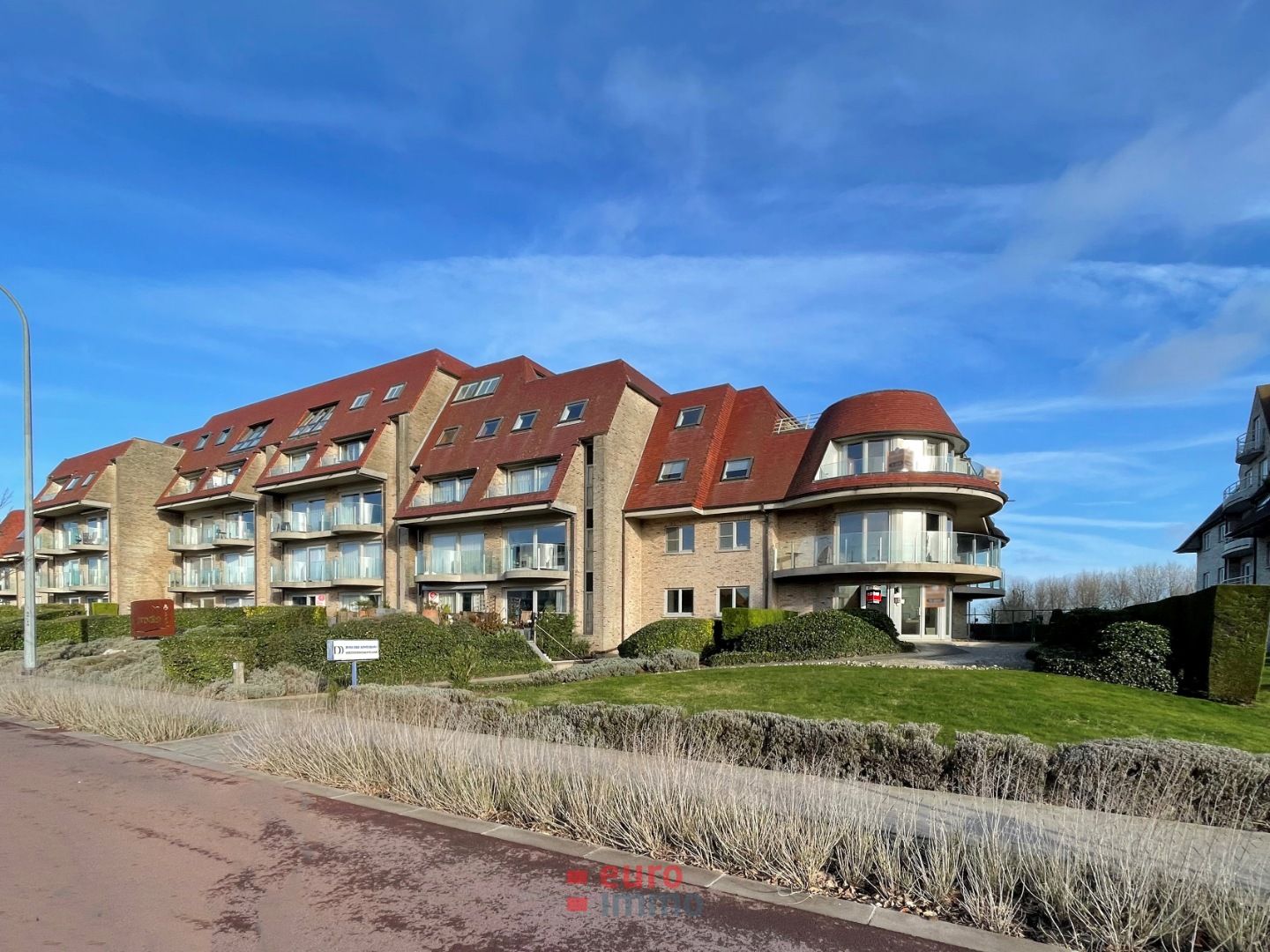 Lichtrijk handelspand op strategische locatie aan de Albert I Laan foto 2