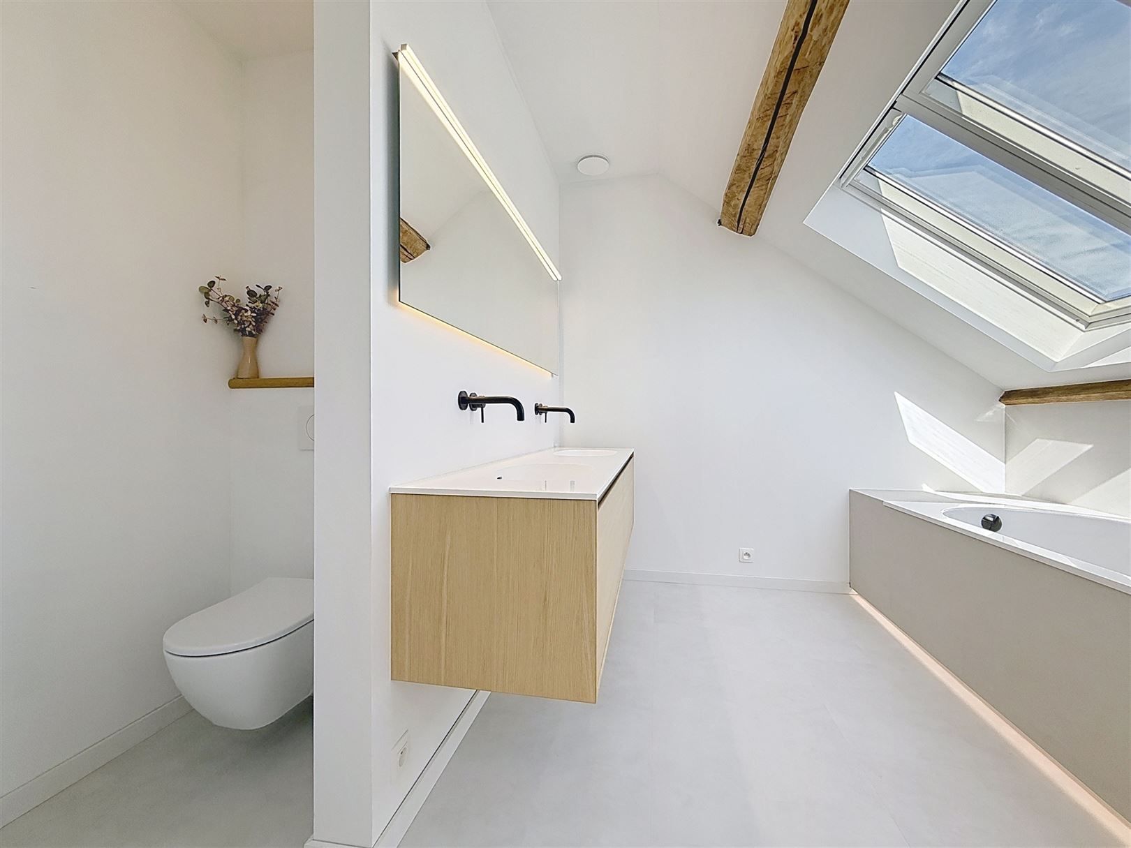 Energiezuinige, volledig gerenoveerde hoeve met bijgebouwen, 7a 83ca foto 29