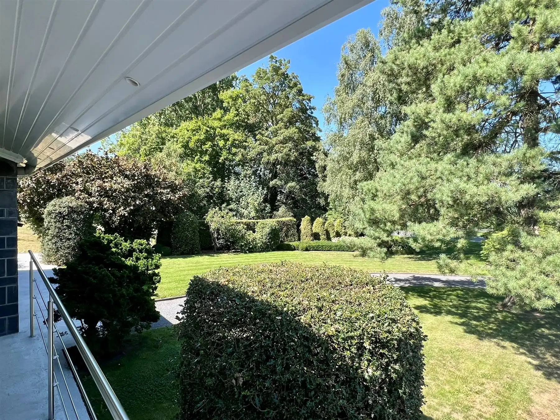 Karaktervolle en ruime villa met prachtige tuin foto 5