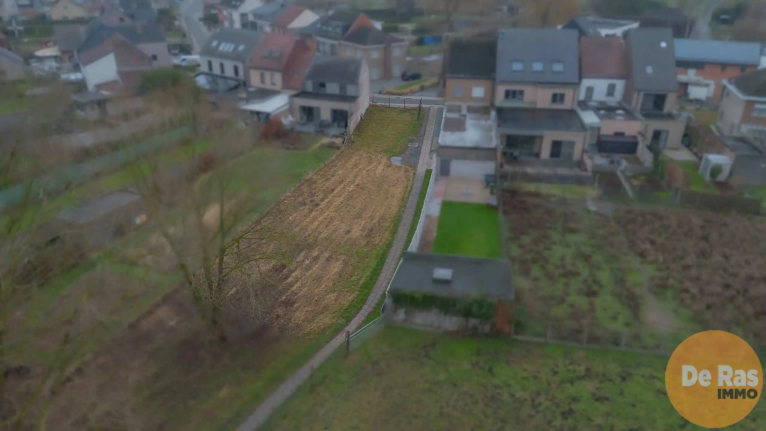 NIEUWERKERKEN - Perceel voor HOB op 8a 70 foto {{pictureIndex}}