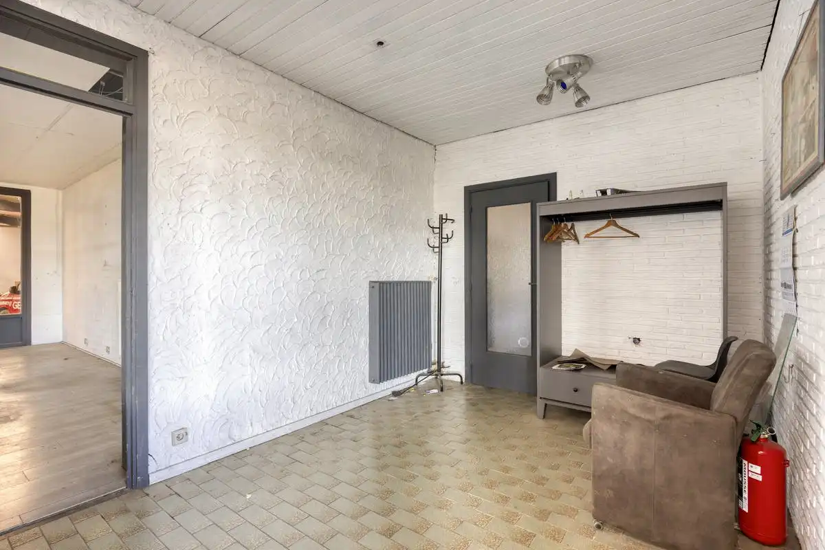 Magazijn met woonst en burelen in Adegem (Maldegem) foto 6