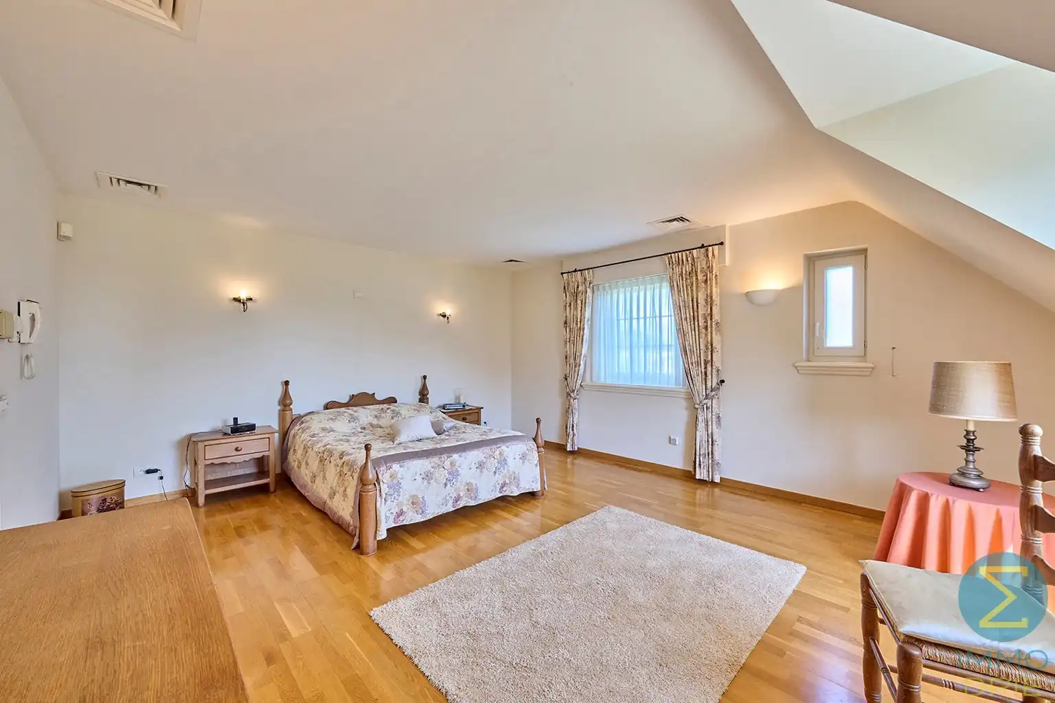 Exclusieve villa met bijgebouwen op 6.660m² grond foto 13
