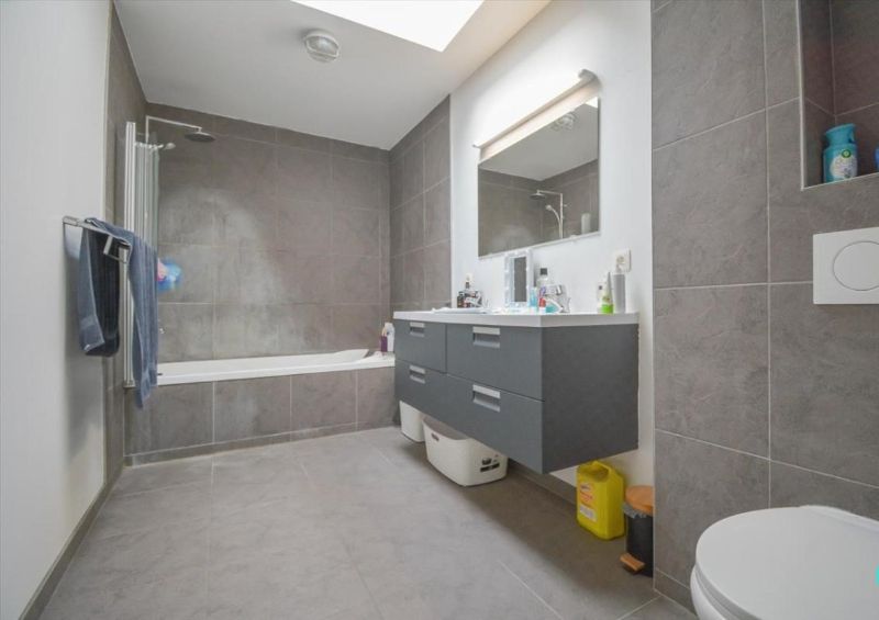 Stijlvolle en energiezuinige woning met garage in het bruisende centrum van Roeselare foto 7