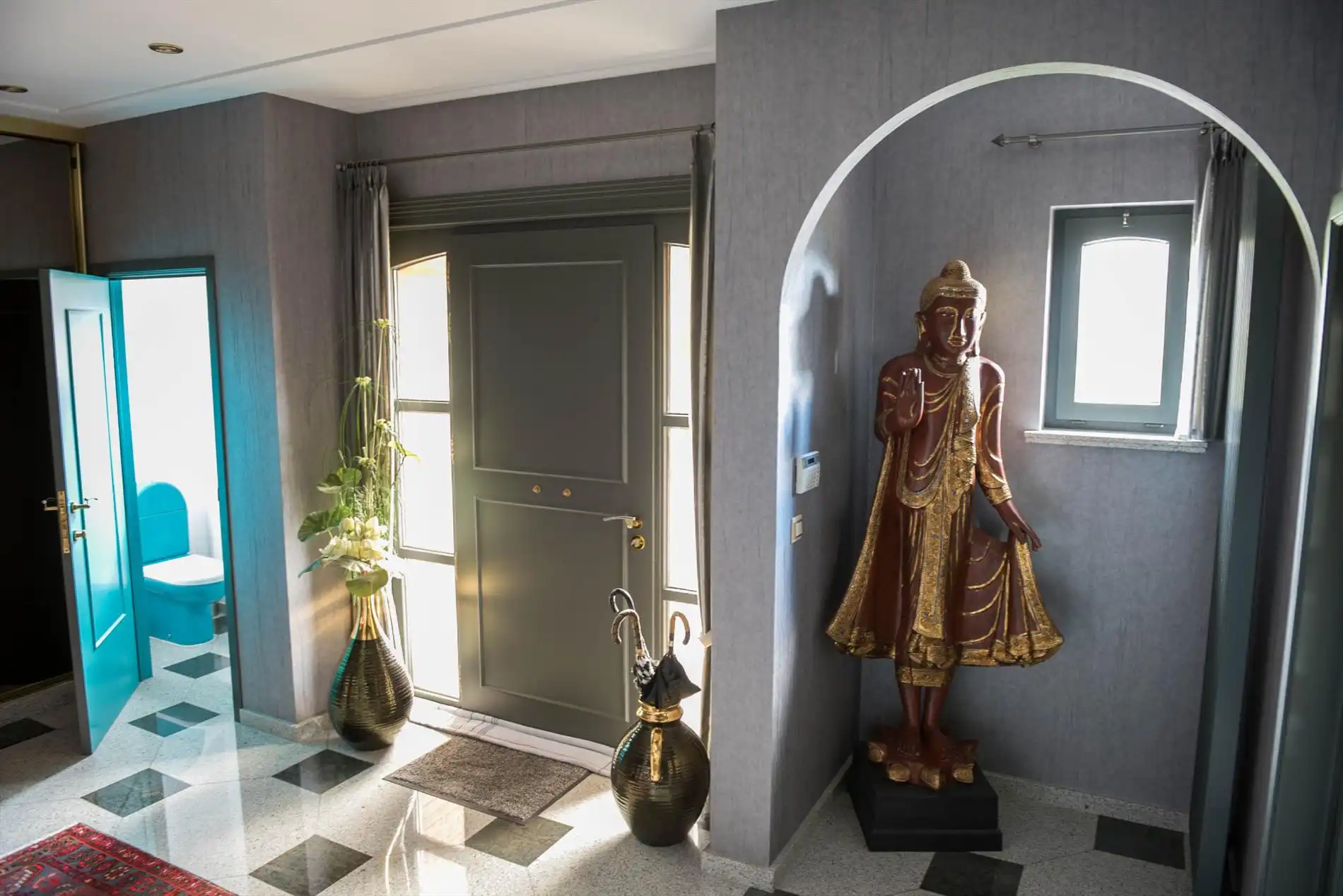 Mooie stijlvilla met kwalitatieve afwerking en zeer verzorgde tuin met oprijlaan. foto 6