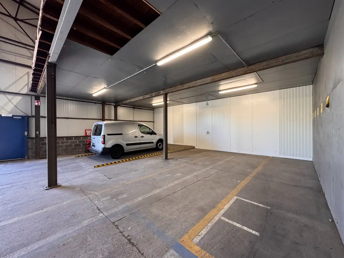 Magazijnruimte van 1.000 m² met mezzanine te huur in Zedelgem foto 10