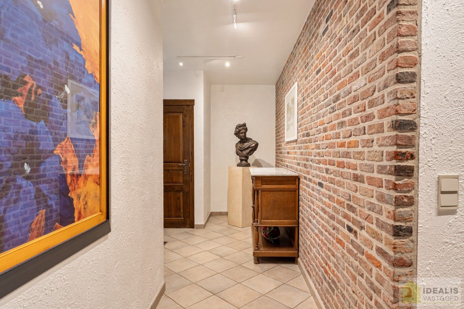 RUIME, INSTAPKLARE EN ENERGETISCH AANGEPASTE WONING VOORZIEN VAN 15 ZONNEPANELEN EN ZONNEBOILER. RIANTE WOONKAMER, KNAPPE KEUKEN, APART BUREEL, APARTE HOBBYRUIMTE, FIJNE WASPLAATS, 4 SLAAPKAMERS, 2 BADKAMERS EN INPANDIGE GARAGE! foto 10