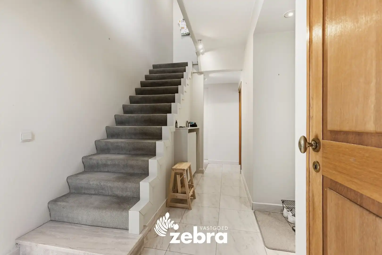 Halfopen bebouwing met praktijk- of kantoorruimte in centrum Tielt foto 10