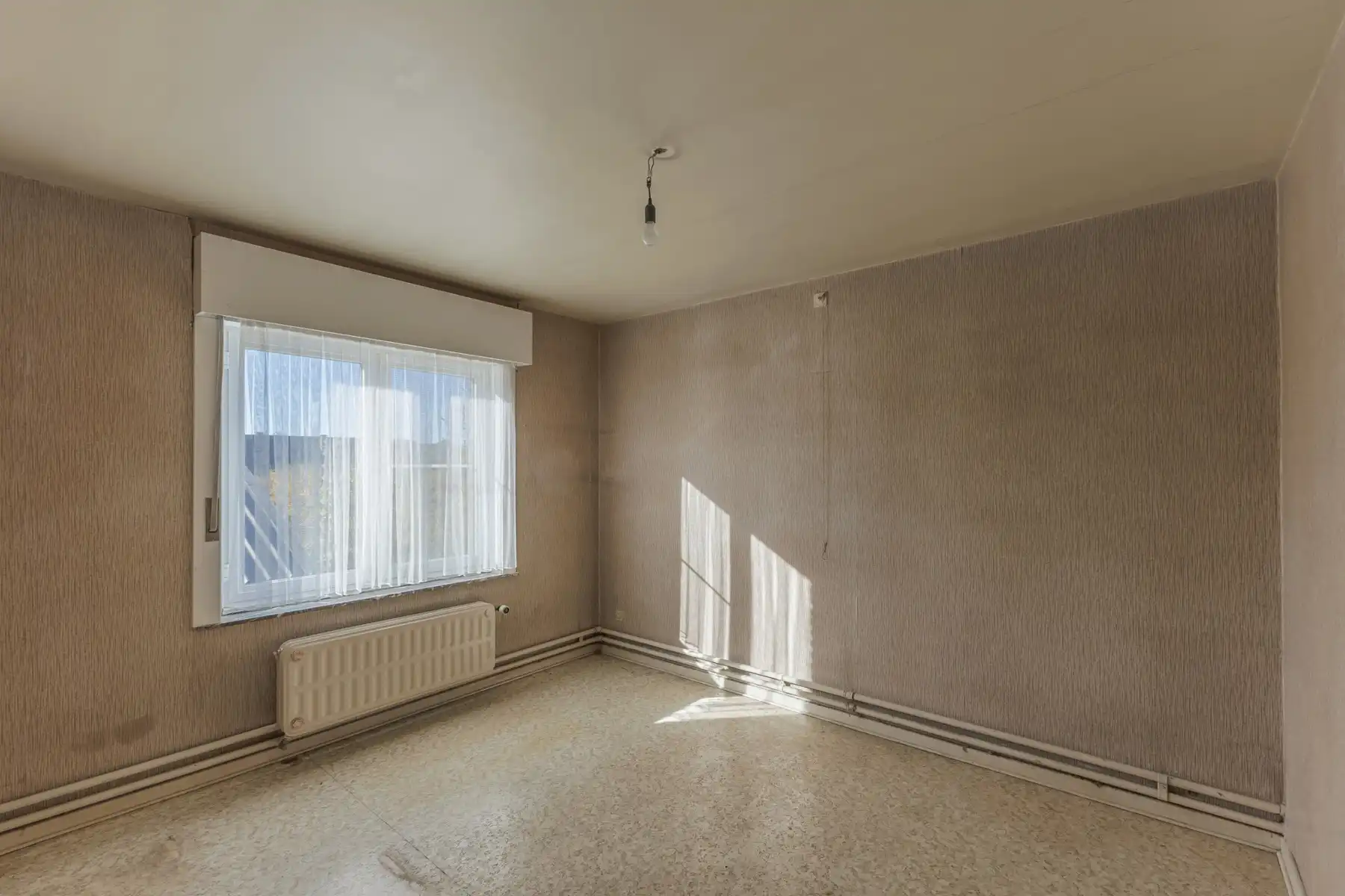 Gezinswoning met grote tuin in groene omgeving foto 18