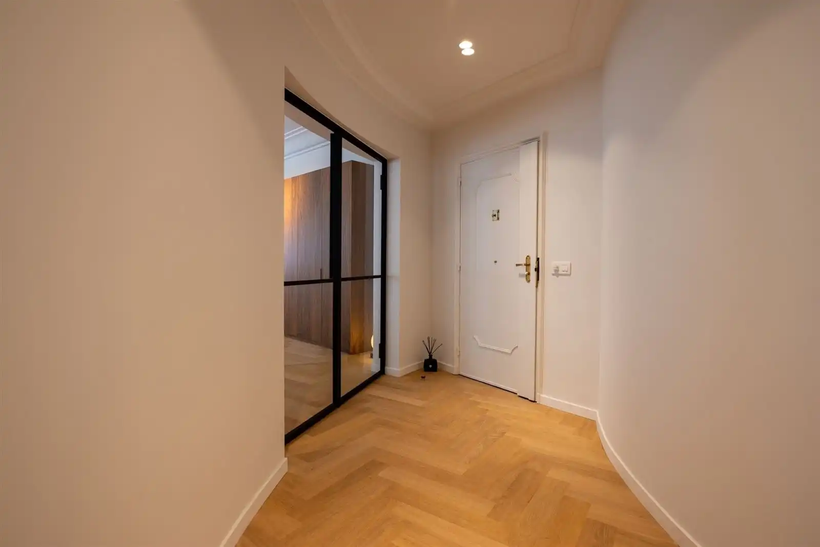 CAMBRE – Uitzonderlijk luxueus gelijkvloersappartement met tuin tegenover Ter Kamerenbos

  foto 27