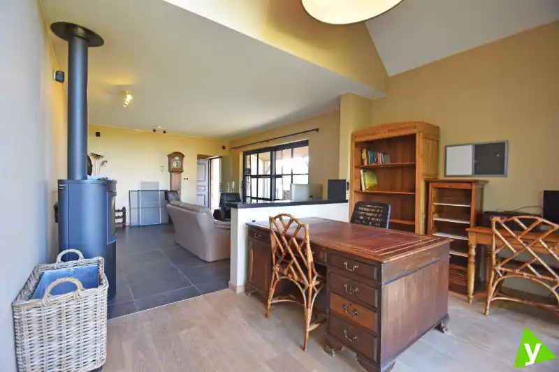 Idyllische woning met prachtige tuin foto 2