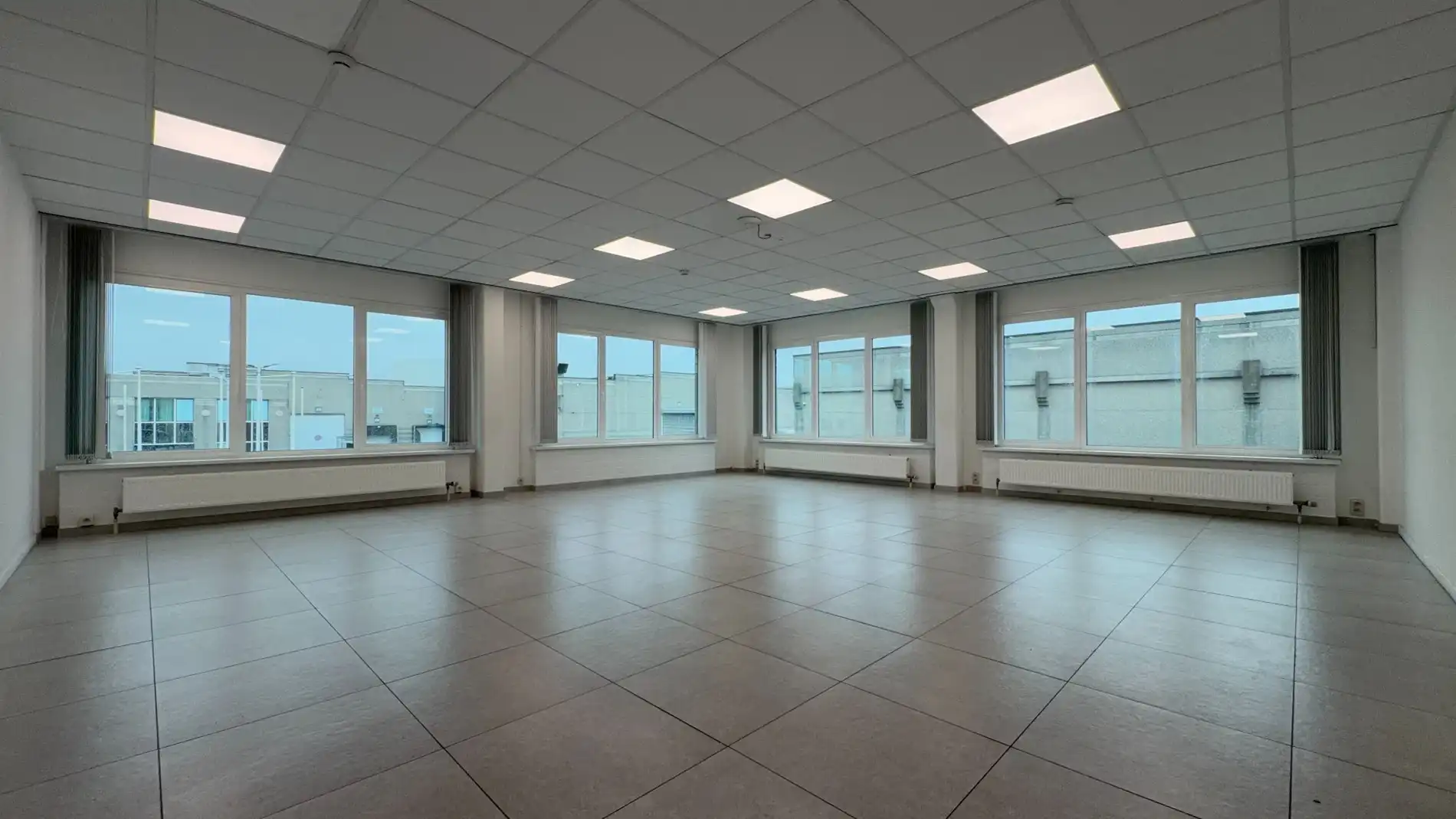 Budgetvriendelijke kantoren te huur in haven van Gent foto 2