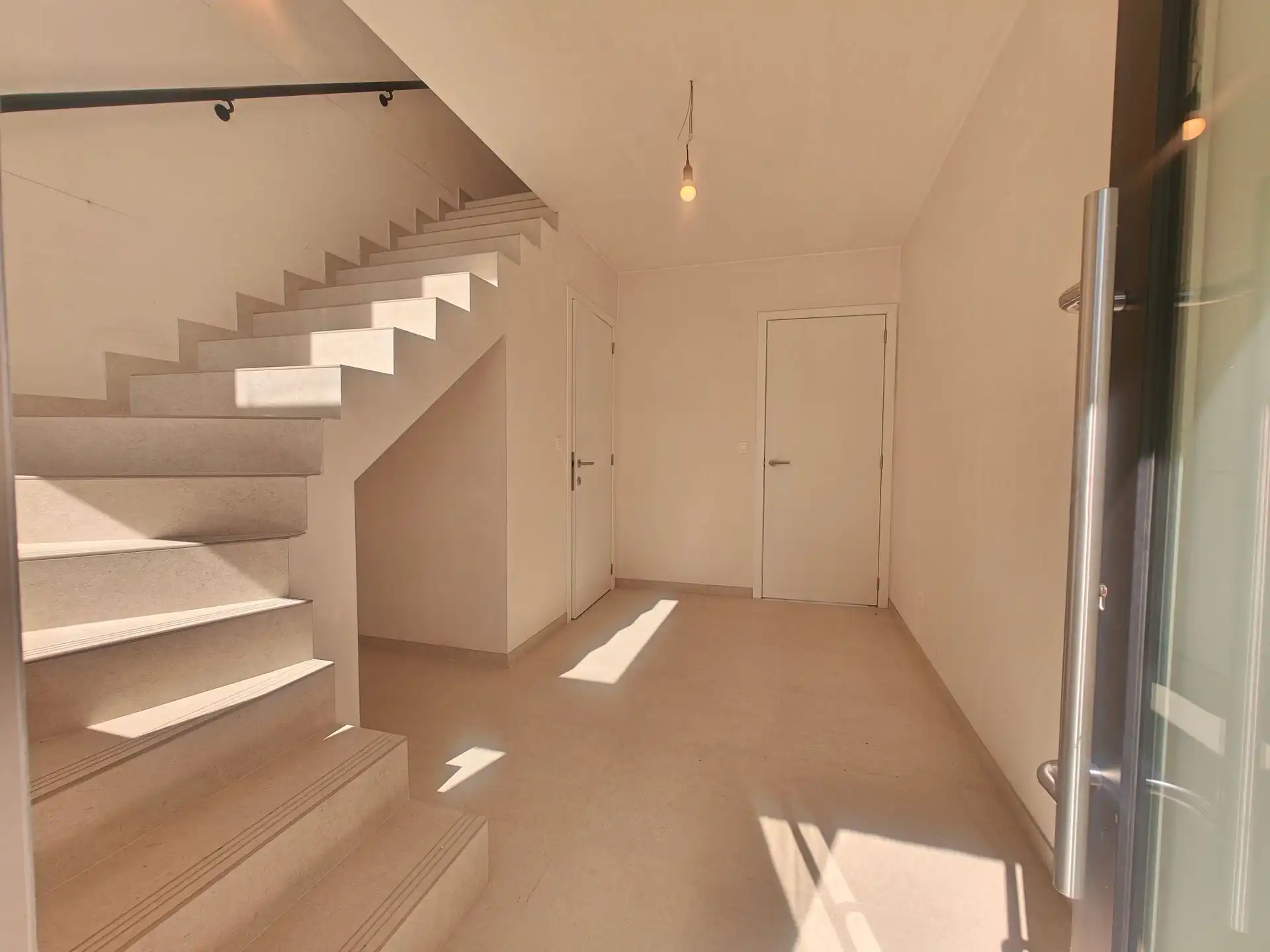 Instapklare nieuwbouwwoning met 3 slaapkamers in een rustige, kindvriendelijke buurt van Maasmechelen.  foto 5