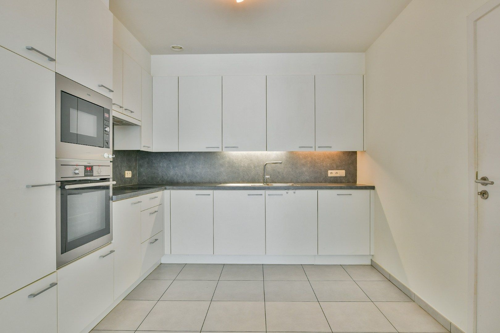 Ruim gelijkvloers appartement (118 m²) in hartje Jabbeke! foto 3