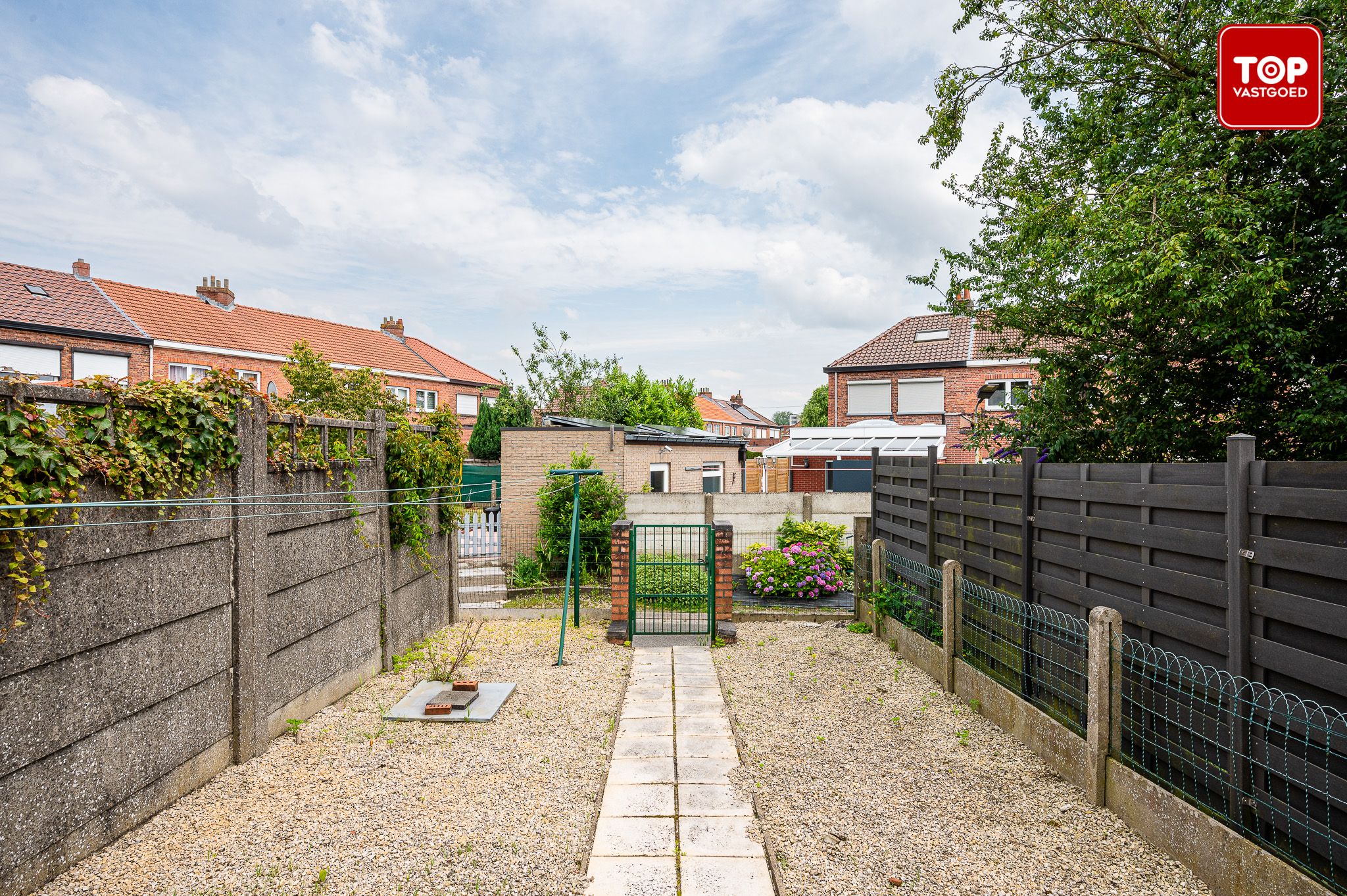 Karaktervolle stadswoning met potentieel, voorzien van buitenruimte en drie slaapkamers foto 23