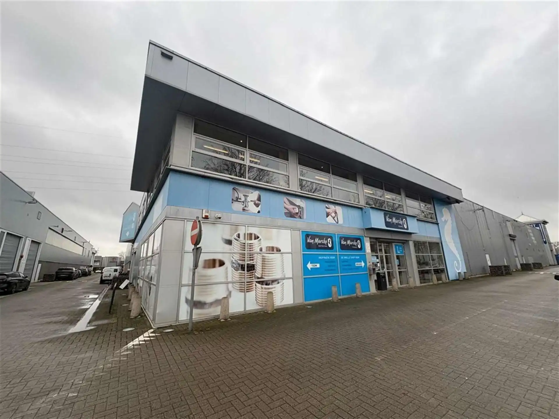 Showroom met magazijn en kantoren in Wijnegem foto 3