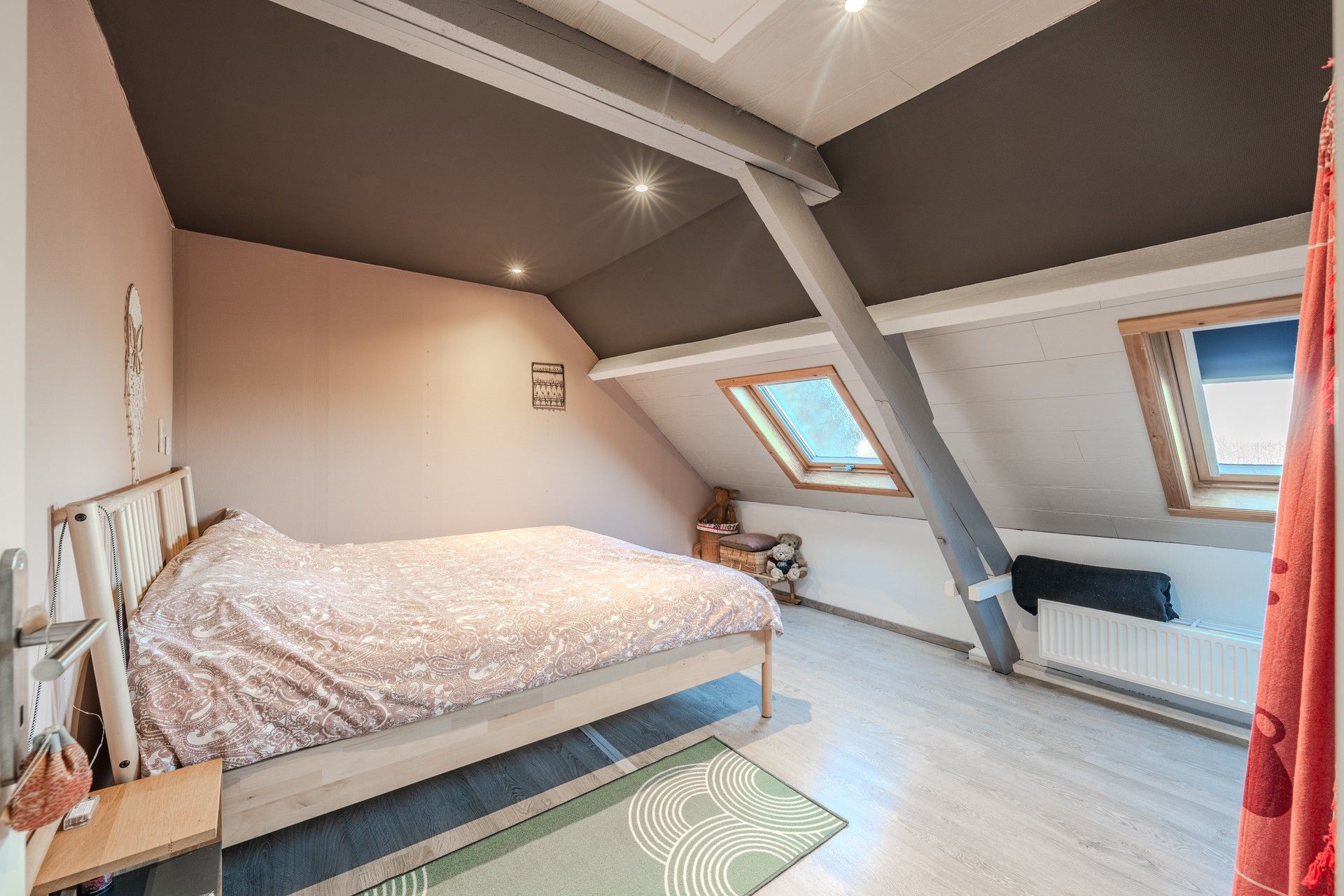 Ruime gezinswoning met garage en tuin in het rustige Pervijze. foto 12