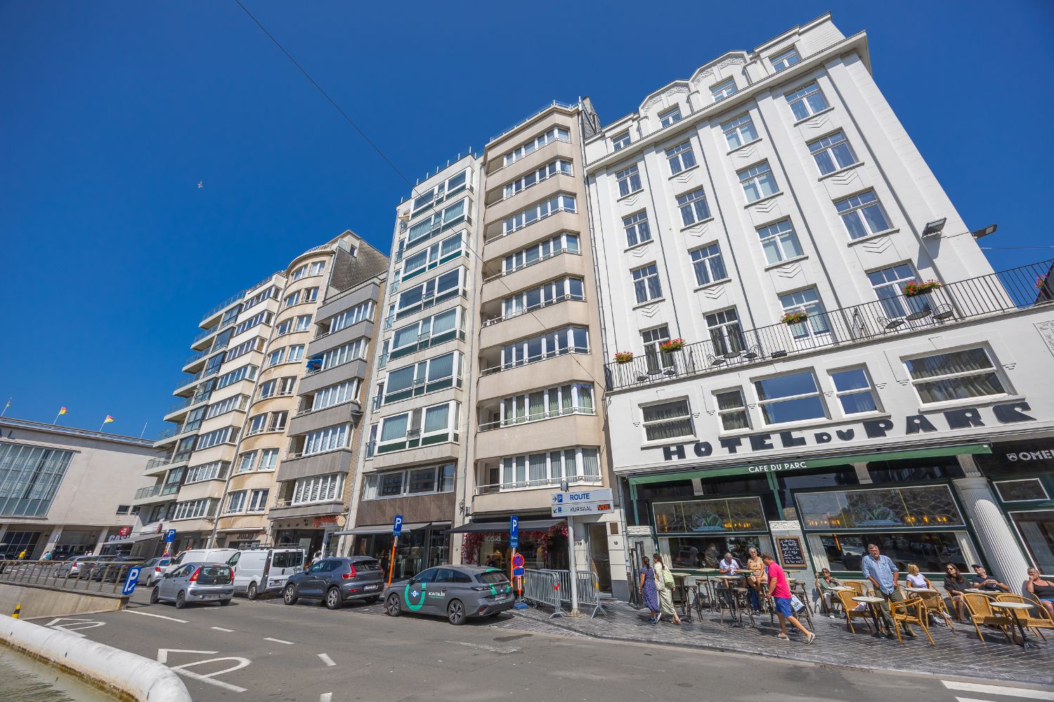 Ruim, gerenoveerd drie slaapkamer appartement in hartje Oostende foto 29