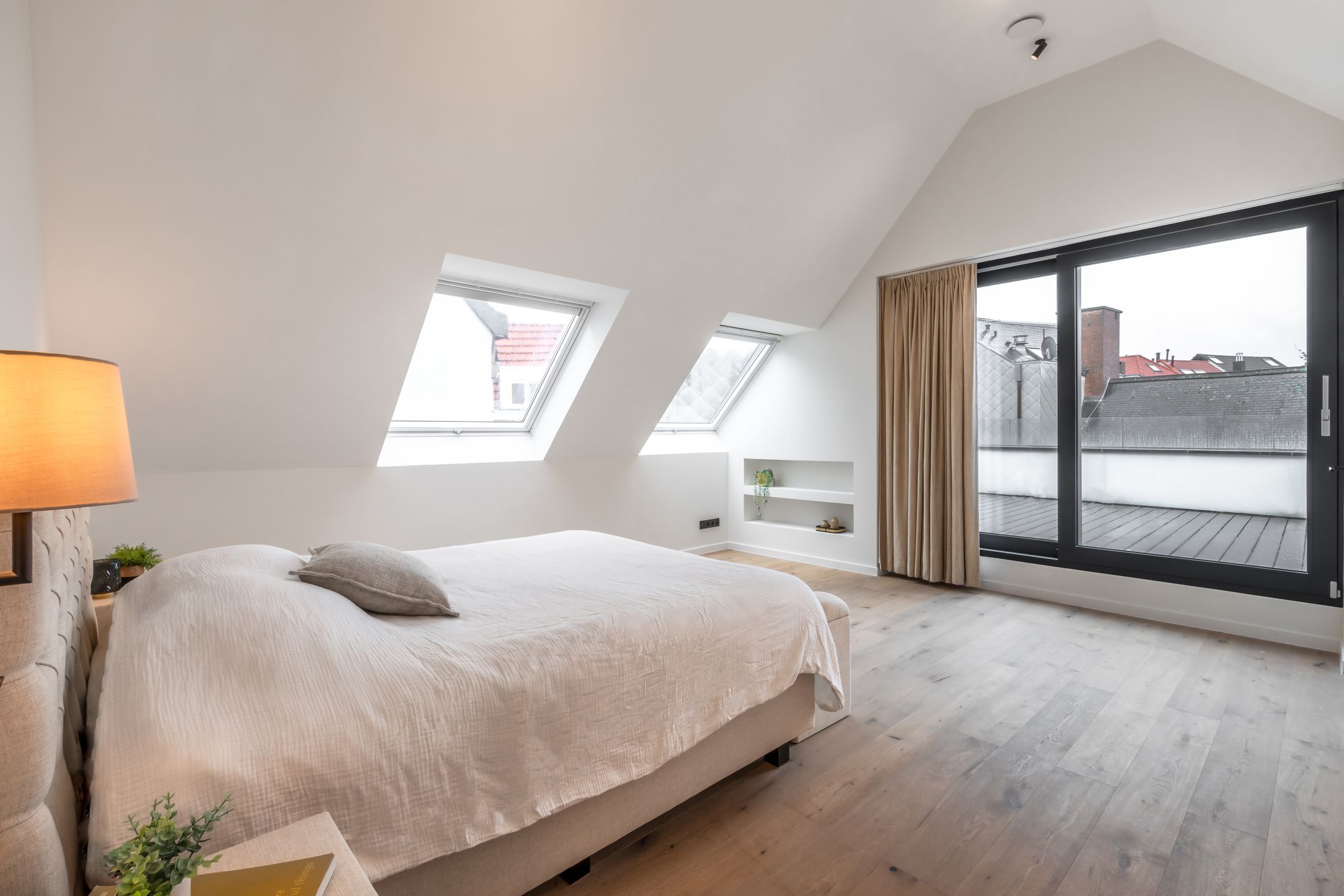 Penthouse met zeer ruim terras( 30m²), privé lift en spa foto 27
