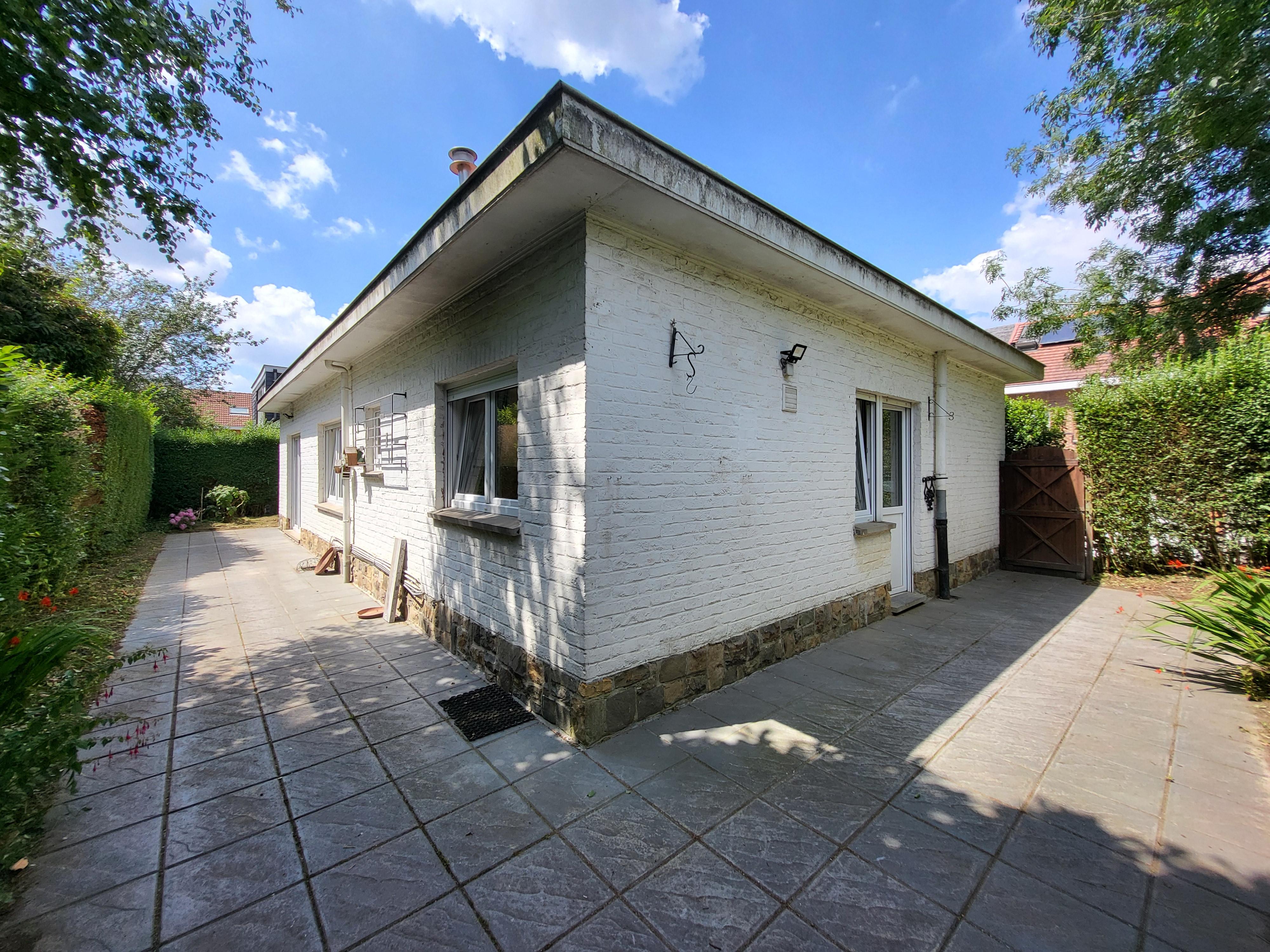 Charmante open bebouwing op 286m² gelegen in het groen met garage.  foto 3