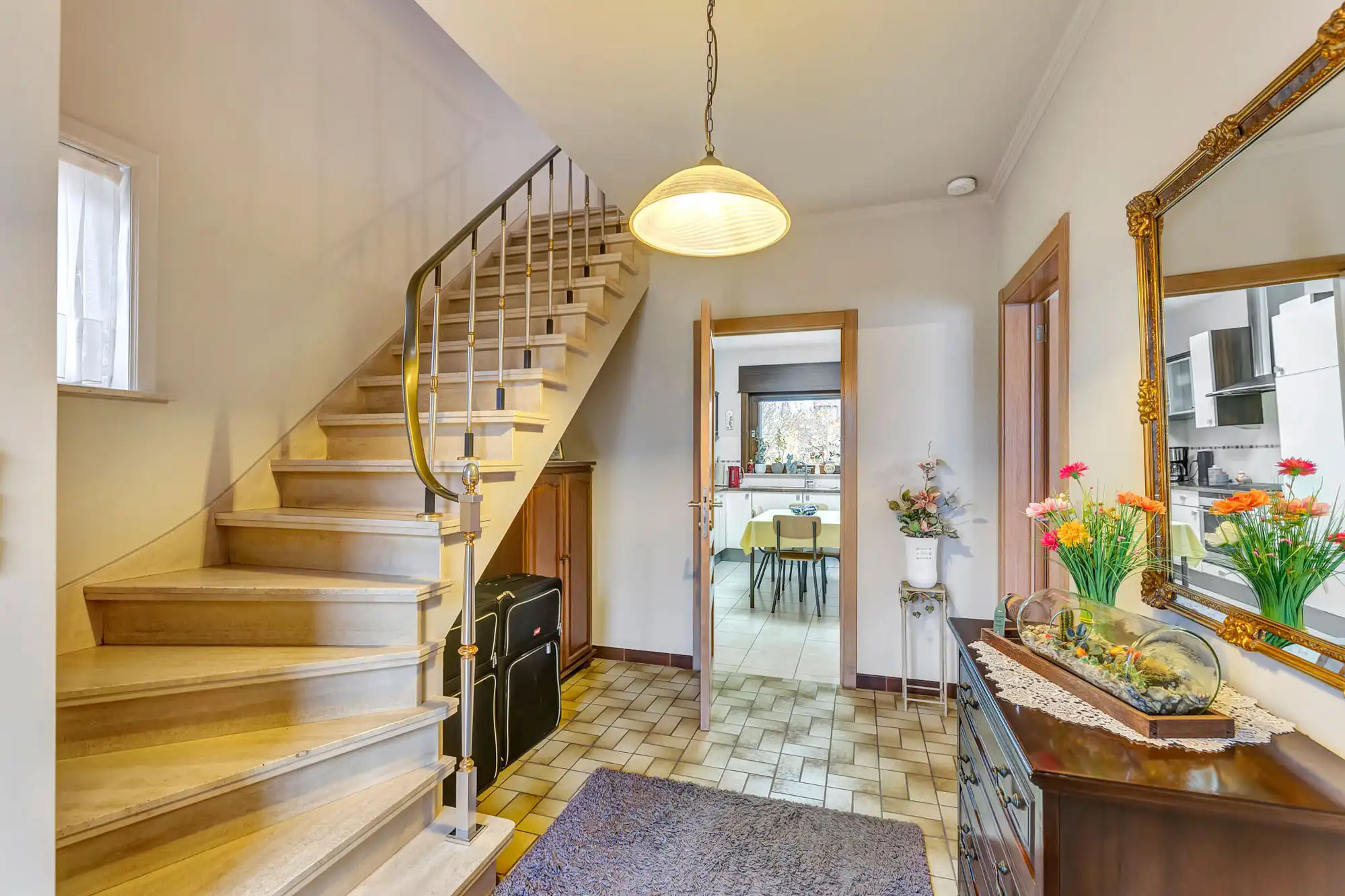 Gezellige en solide woning te Onze-Lieve-Vrouw-Lombeek foto 5