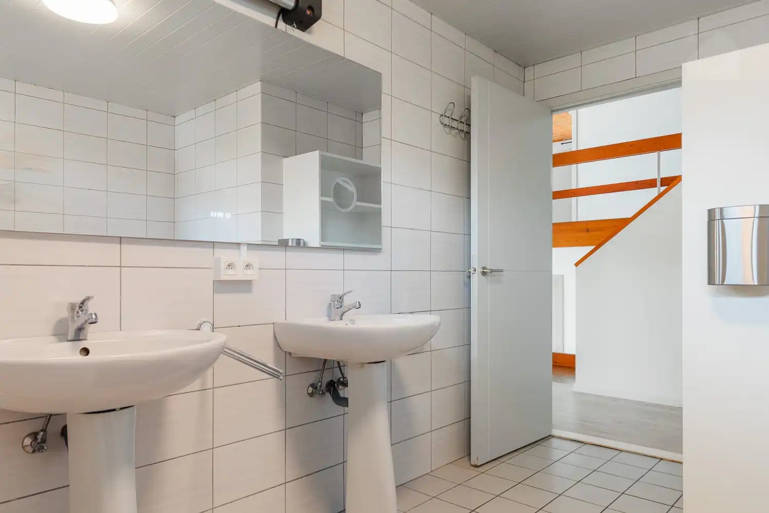 Ruime gezinswoning met 4 slaapkamers op een perceel van 840 m² foto 12