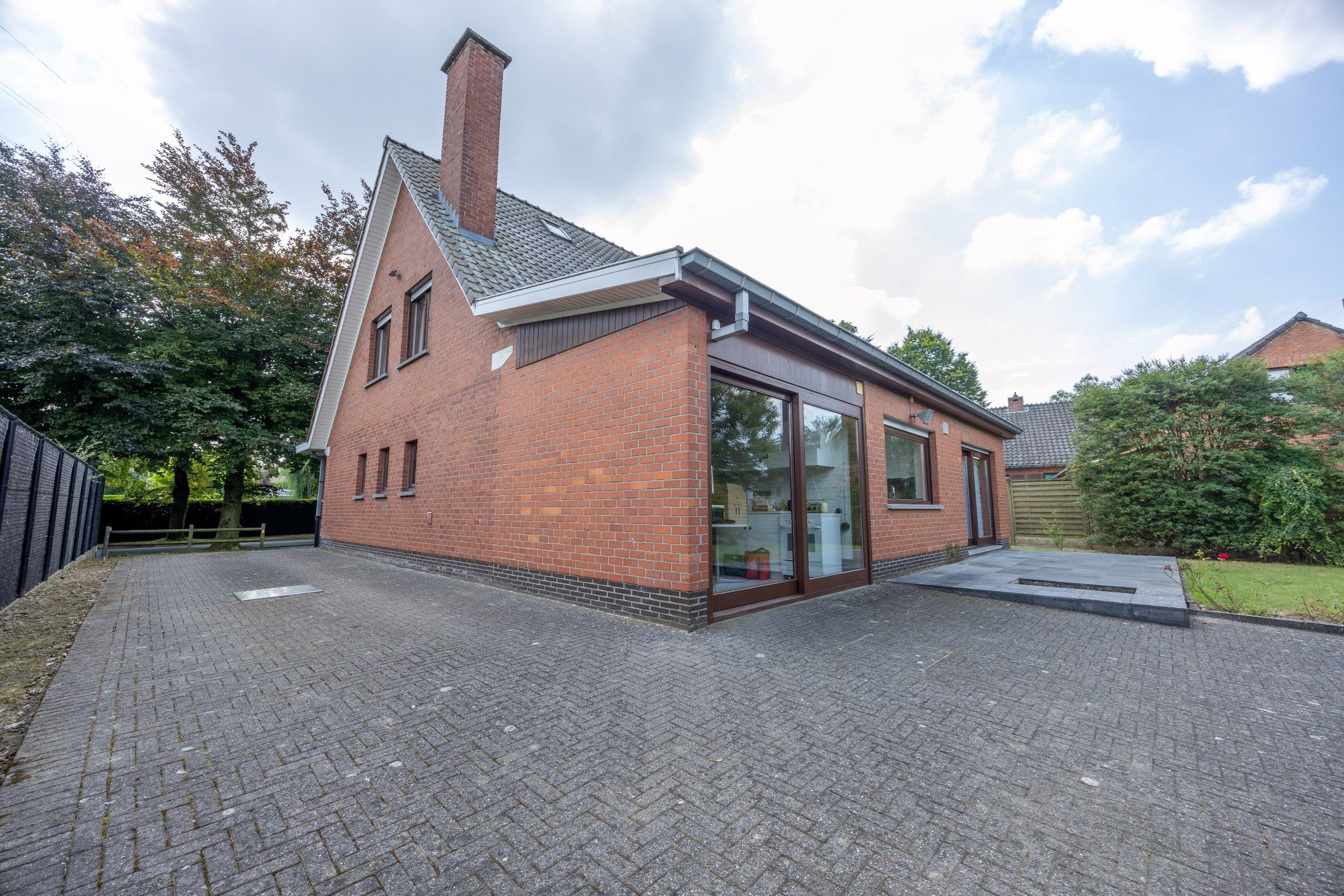 SCHITTERENDE VILLA IN GEGEERDE WOONWIJK foto 20