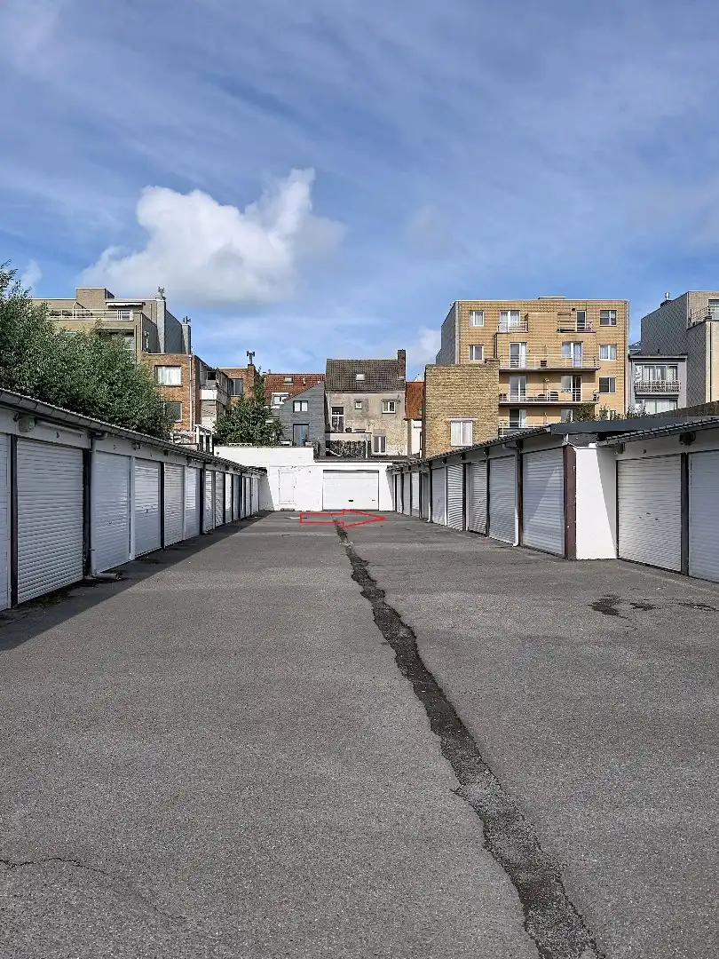 Gunstig gelegen ruime garagebox op wandelafstand van zee.  foto 6
