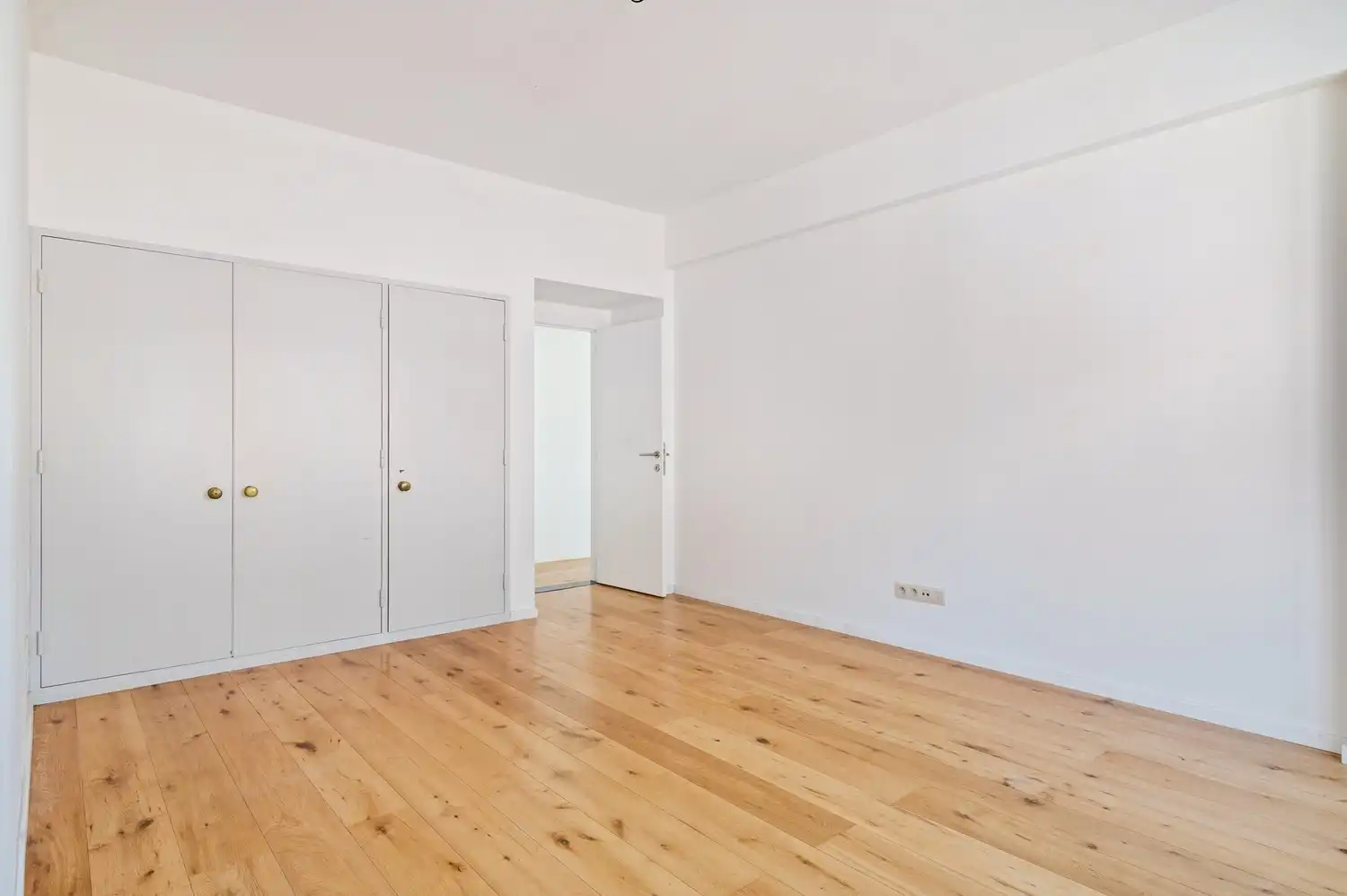 Instapklaar gerenoveerd 1-slaapkamer appartement op topligging in Berchem! foto 7