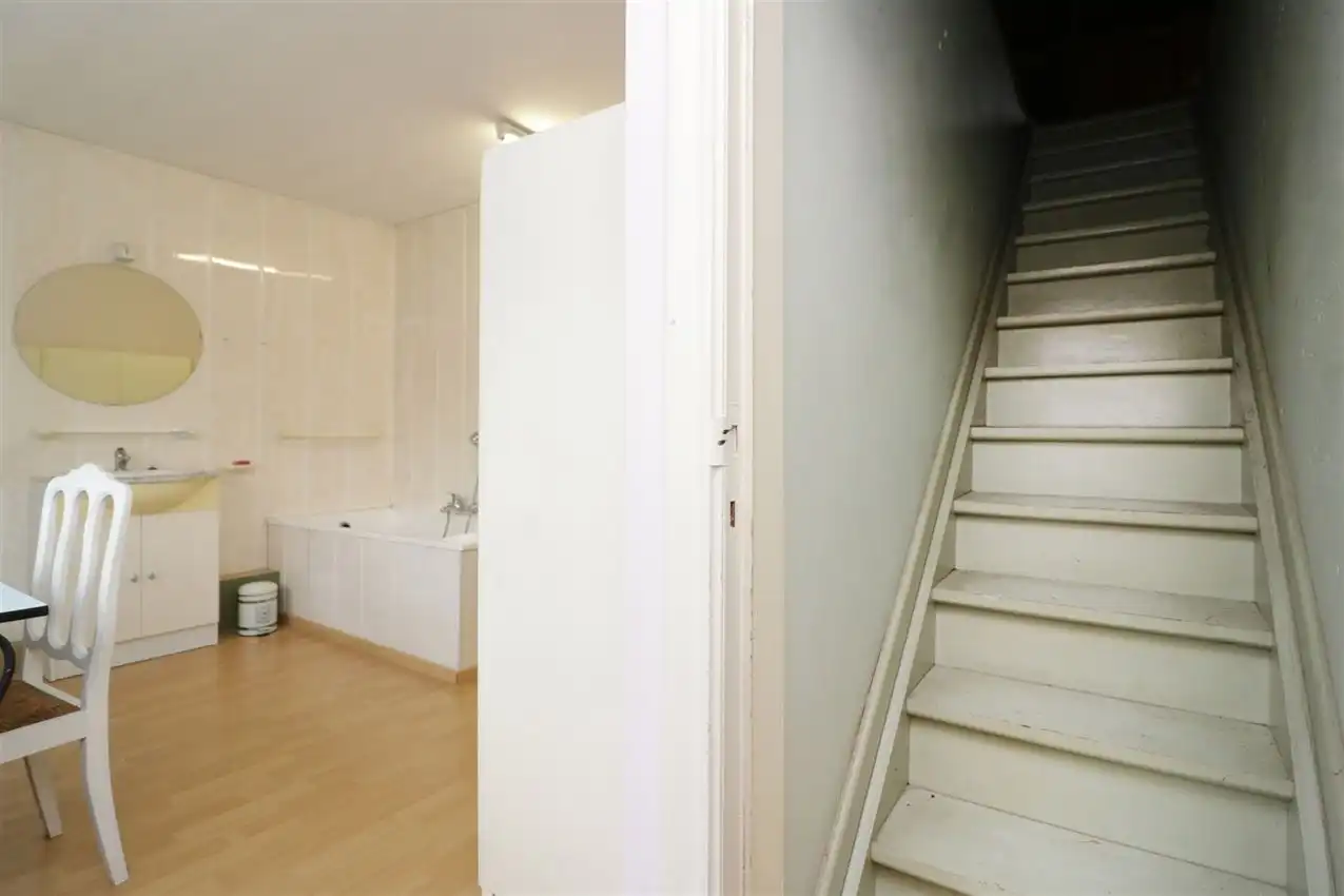 label c, nabij station, garage voor vijf wagens foto 40