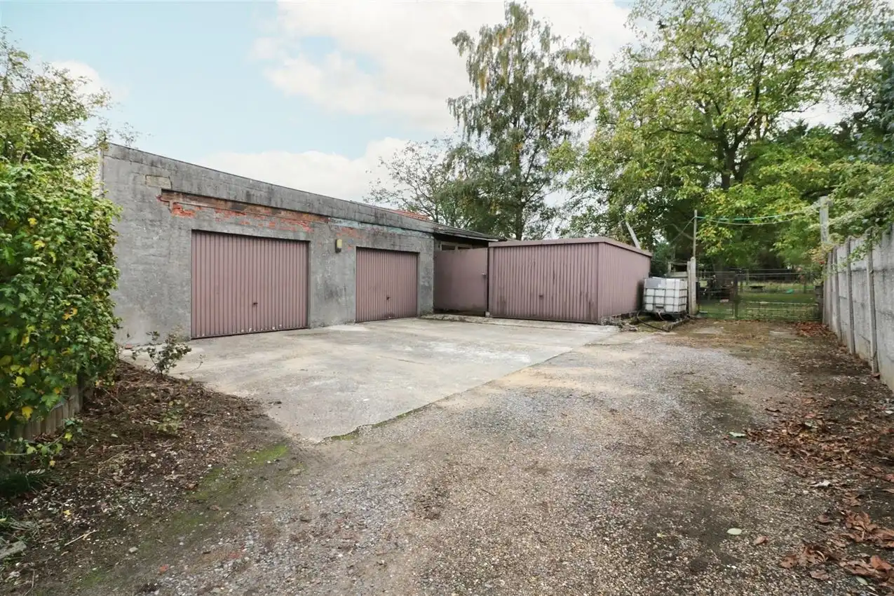 label c, nabij station, garage voor vijf wagens foto 40