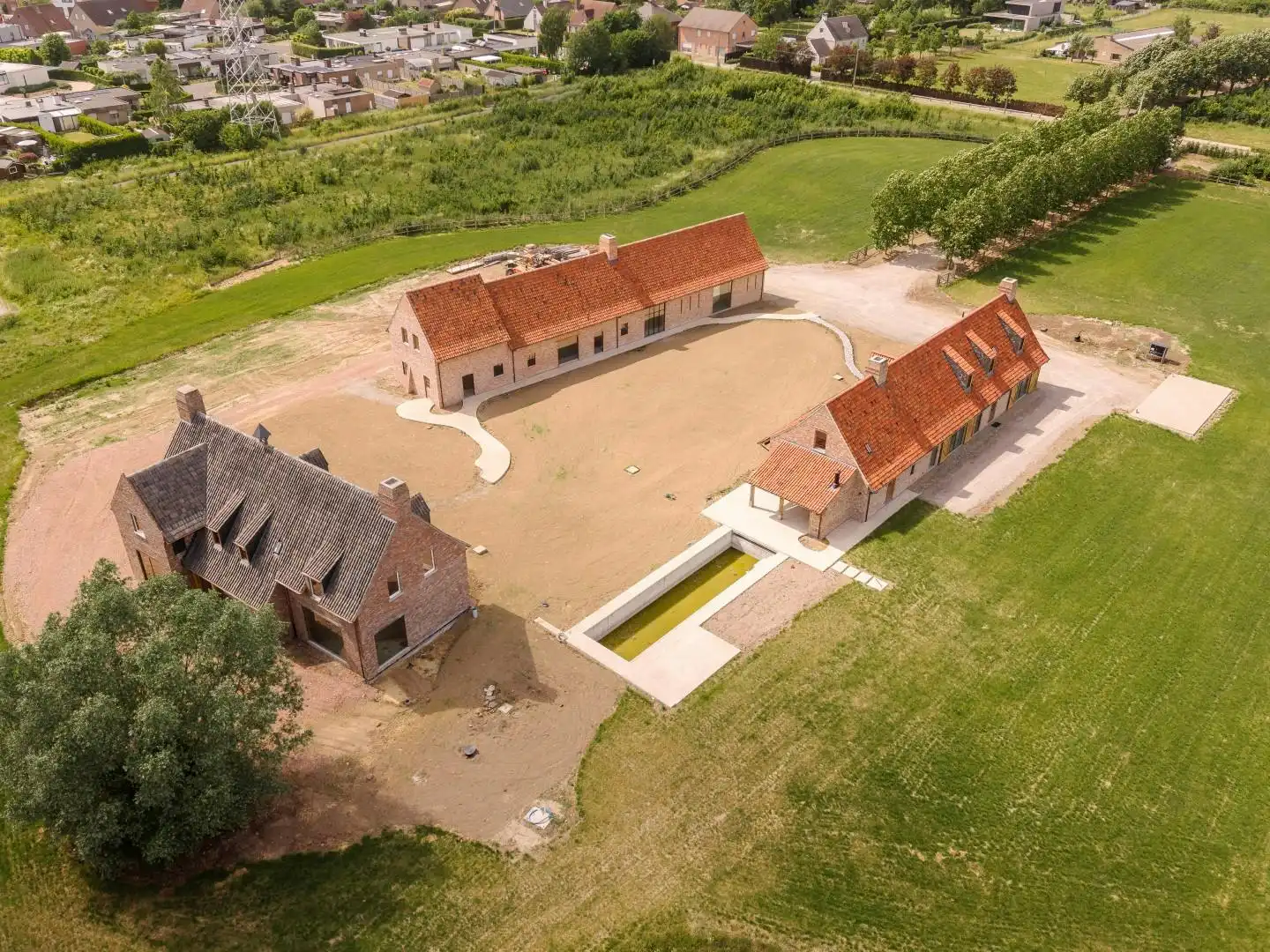 Uitzonderlijke nieuwbouwhoeve op ruim 2 hectare in Roeselare foto 2