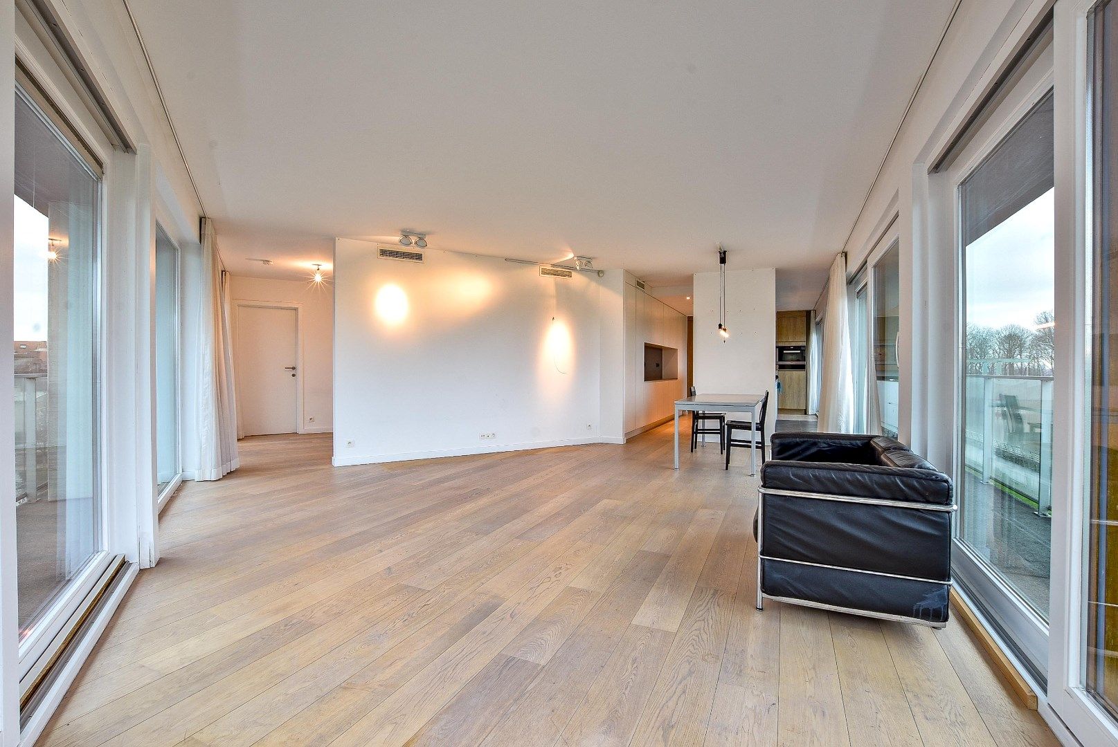 Luxueus appartement (152 m²) met rondom terrassen te Nieuwpoort-Stad. foto 2