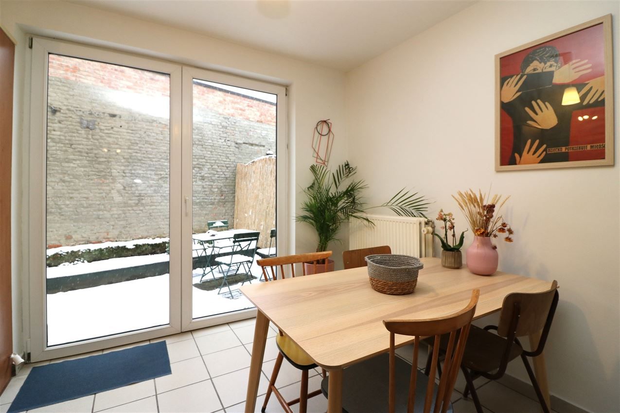 Centrale, zeer gezellige stadswoning met 2 slpk. en koer foto 13