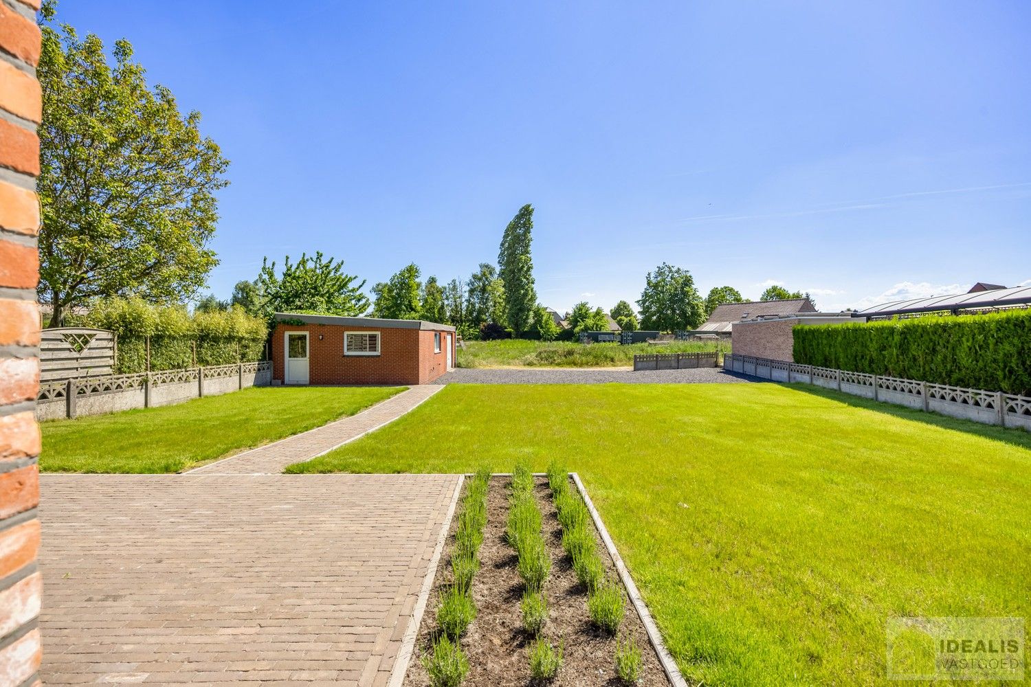 IDEALIS VASTGOED – Schitterend volledig vernieuwde woning (+- 220m²) met een heerlijke open leefruimte, 3 ruime slaapkamers, luxueuze badkamer, ruime wasplaats op een fijn zuid georiënteerd perceel! Dit heerlijke huis bevindt zich op een knap perceel van 8a 69ca in een heerlijk rustige en groene omgeving! - EEN MUST VISIT! - foto 30