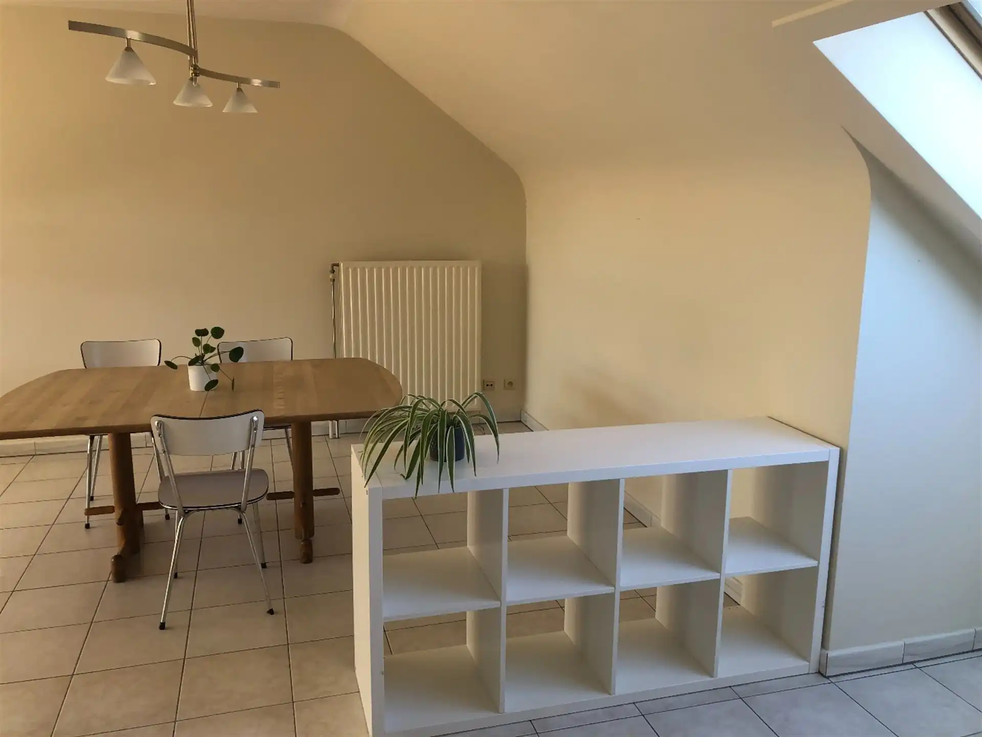 Gunstig gelegen verrassend ruim 2 slaapkamer dakappartement. foto 10
