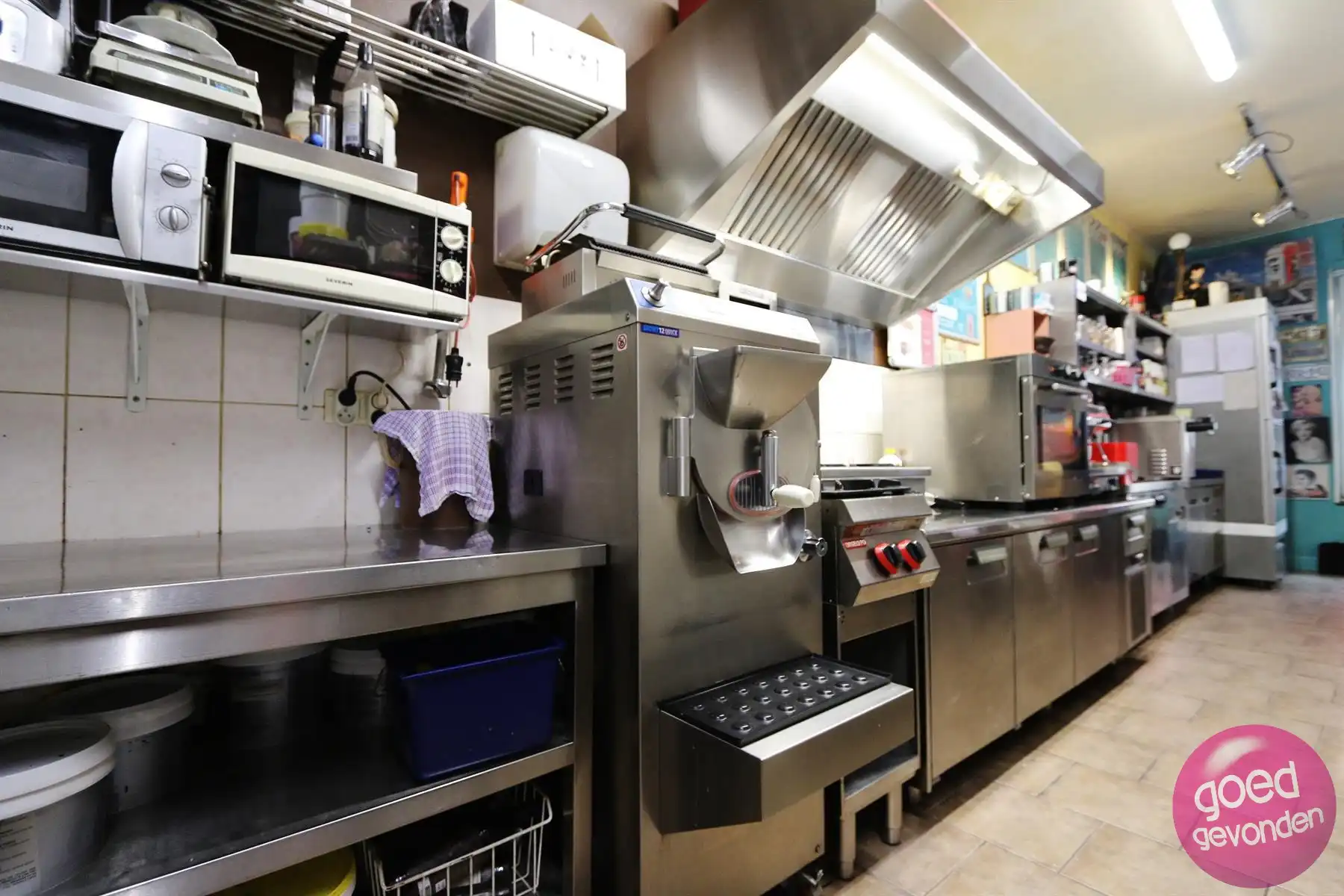 Handelsfonds - ijs en broodjesbar - parking - terras foto 22