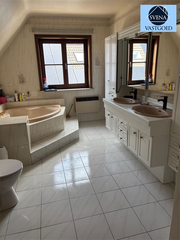 MOOIE RUIME VILLA MET SLAAPKAMERS EN TUIN  foto 13