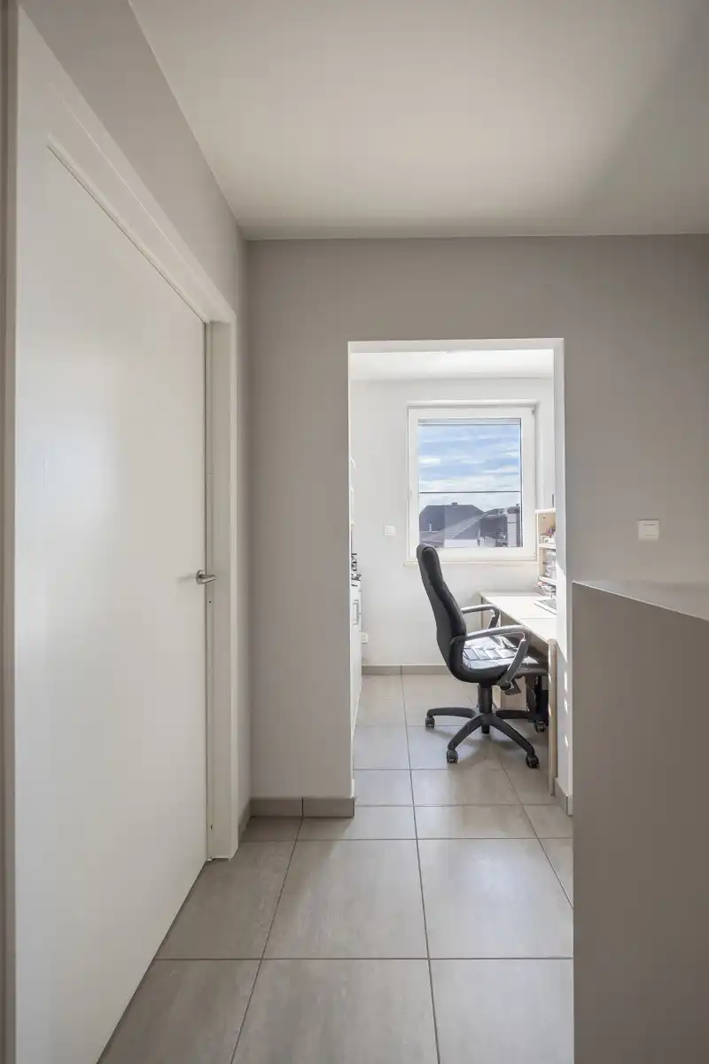 Centraal gelegen, energiezuinige gezinswoning met zwembad  foto 18