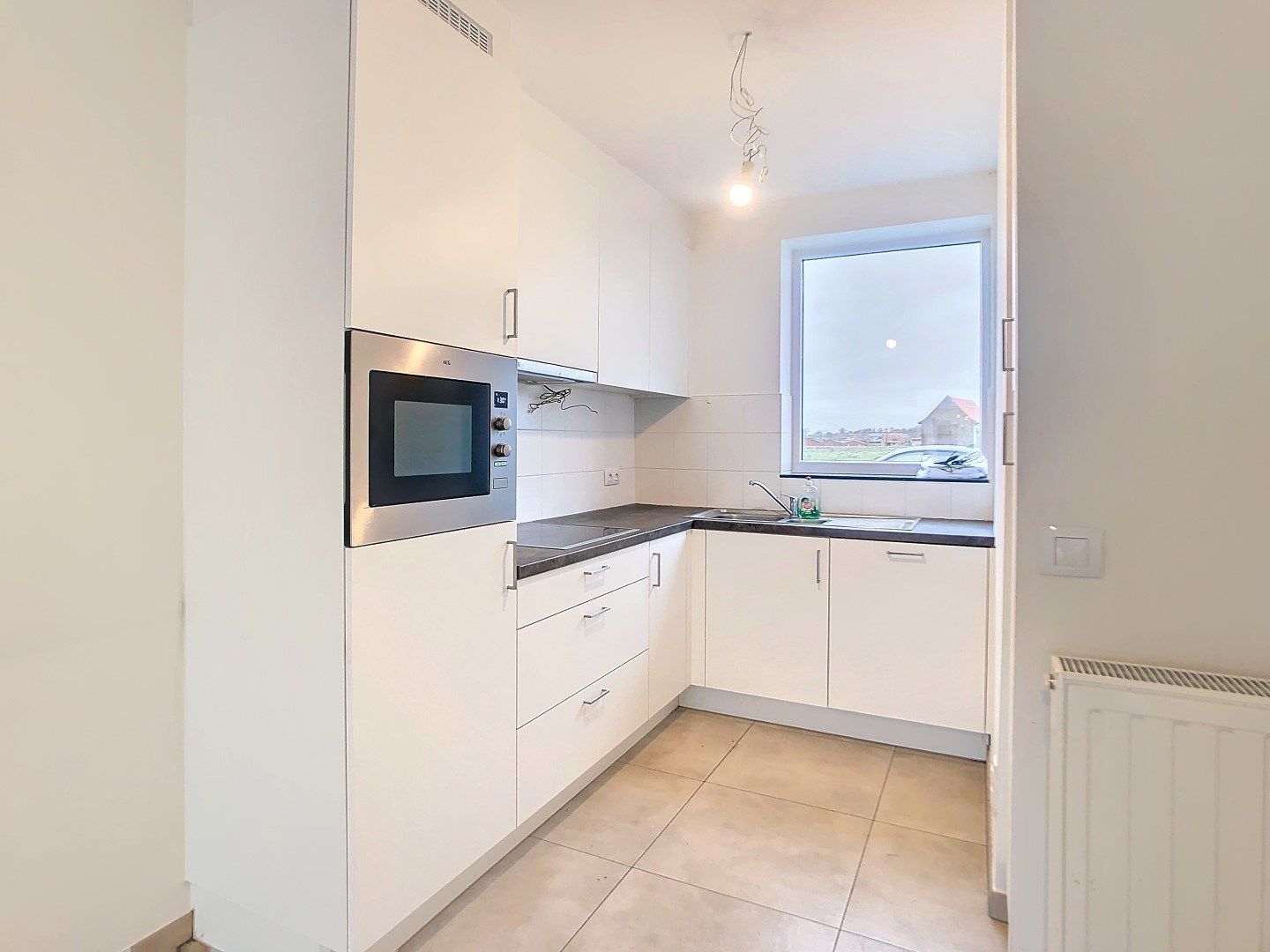 Recente woning te huur met 3 slaapkamers , tuin, garage en 2 parkeerplaatsen ! foto 2